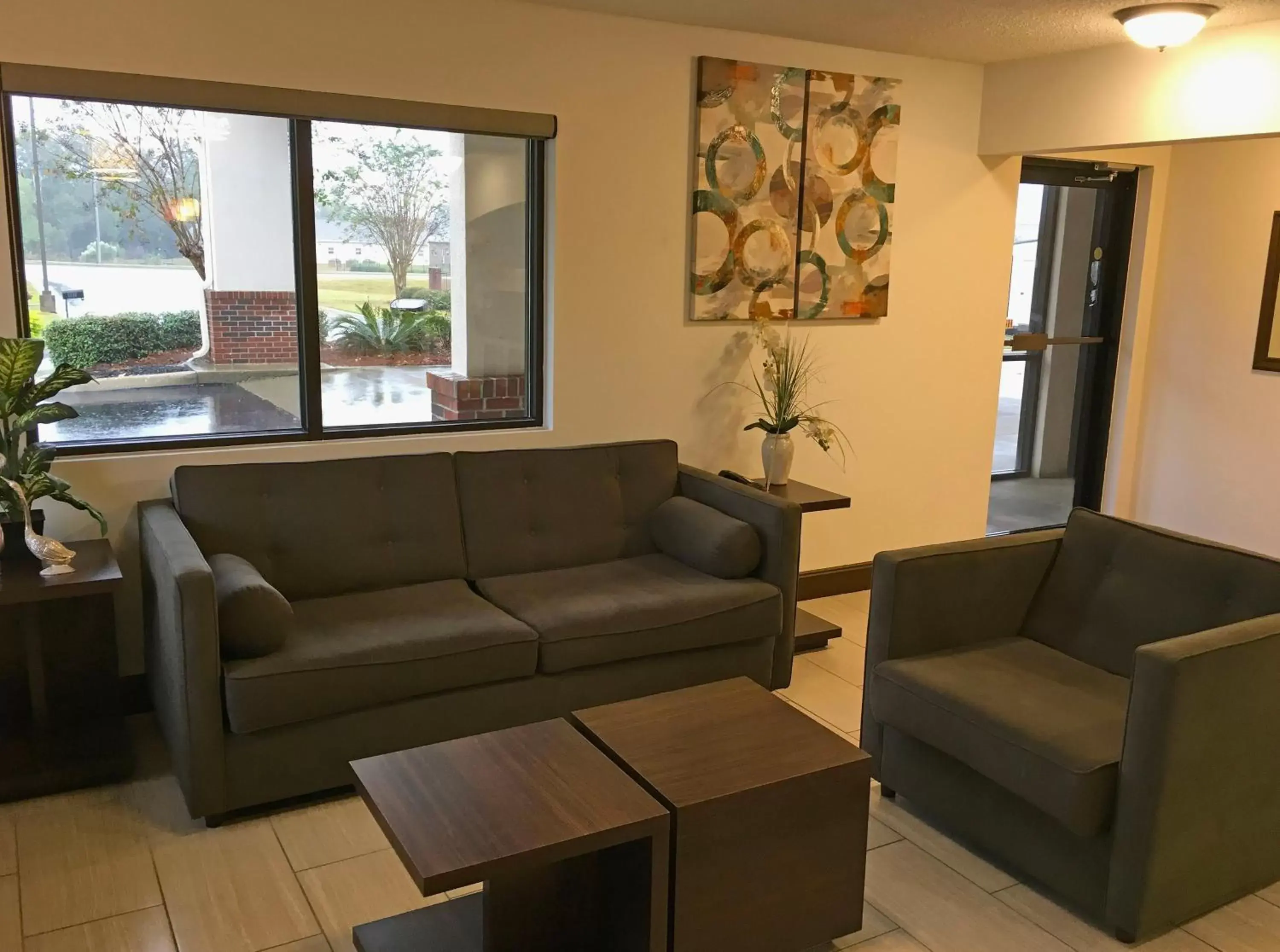 Lobby or reception, Seating Area in GuestHouse Inn Dothan