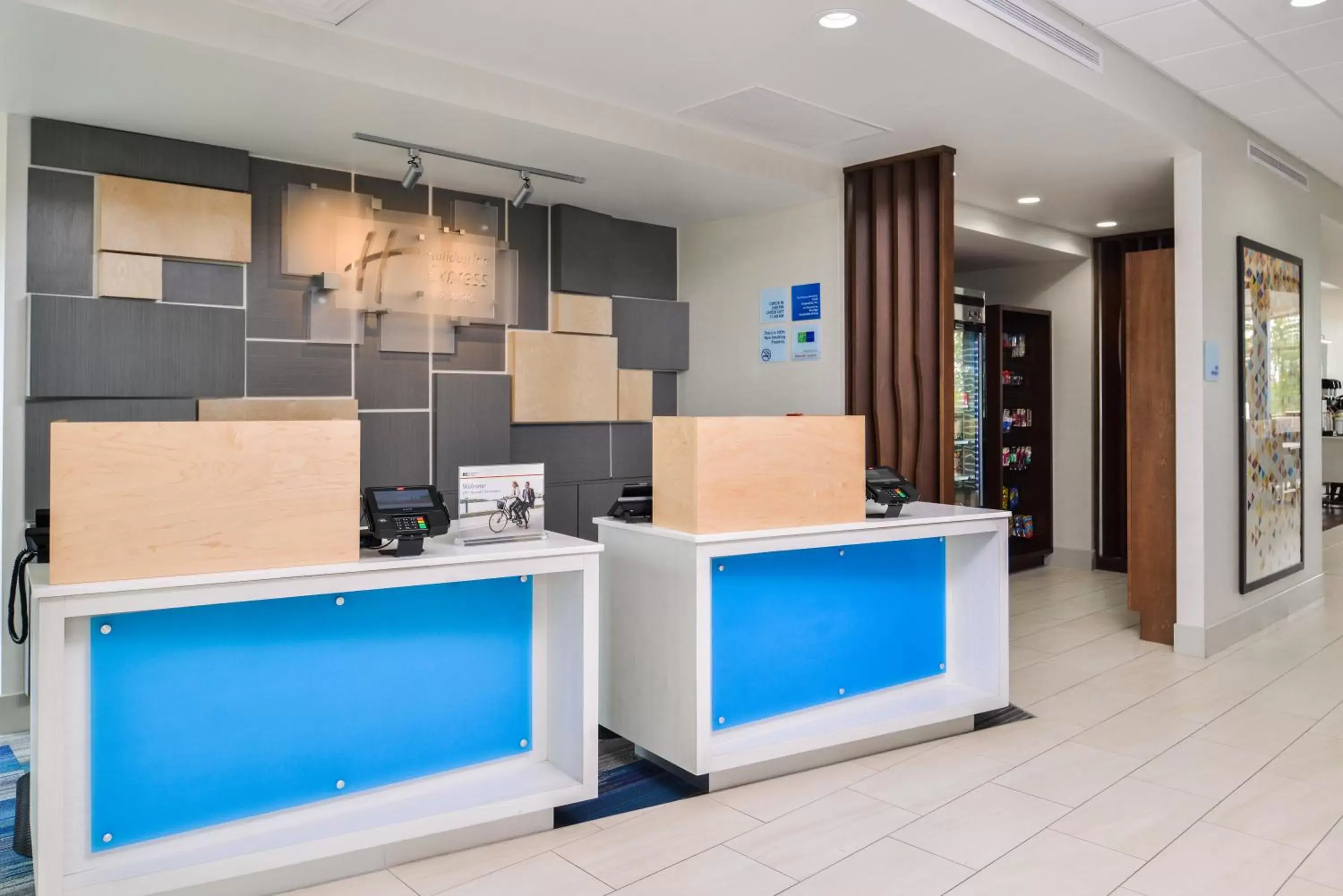 Property building, Lobby/Reception in Holiday Inn Express & Suites - Siloam Springs, an IHG Hotel