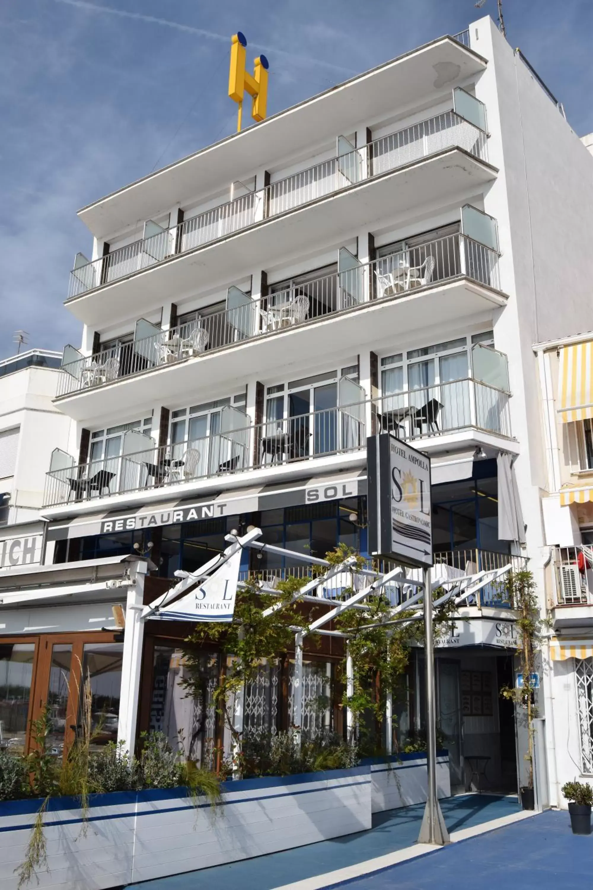 Property Building in Hotel Ampolla Sol