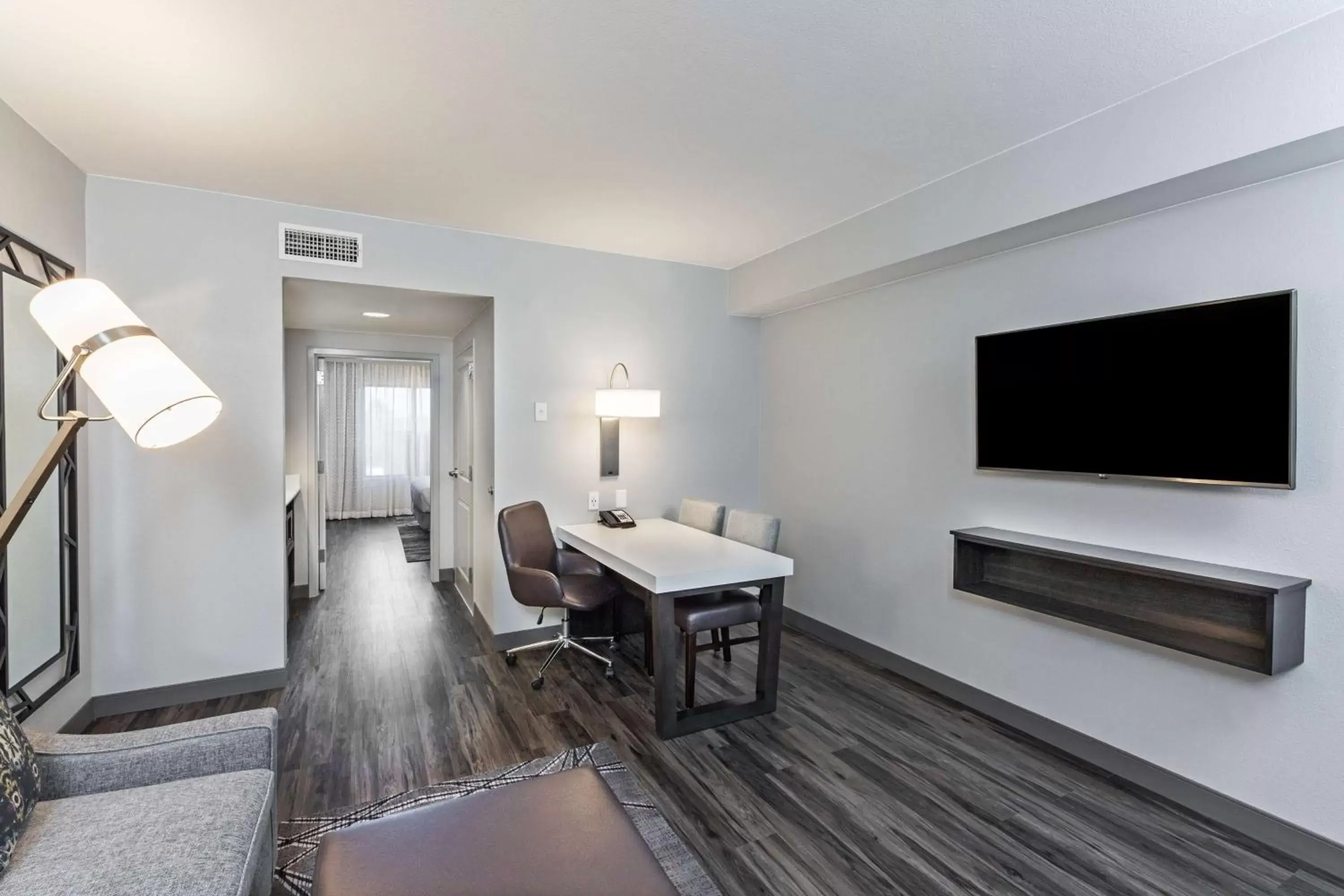 Bedroom, TV/Entertainment Center in Embassy Suites by Hilton Houston-Energy Corridor