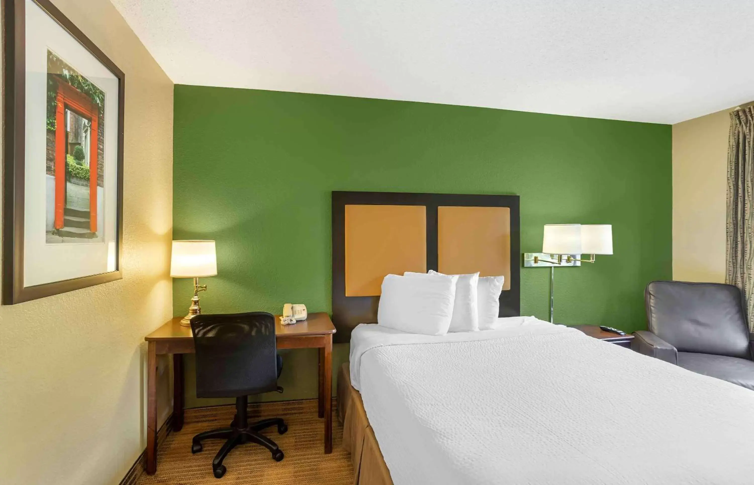 Bedroom, Bed in Extended Stay America Suites - Philadelphia - Exton