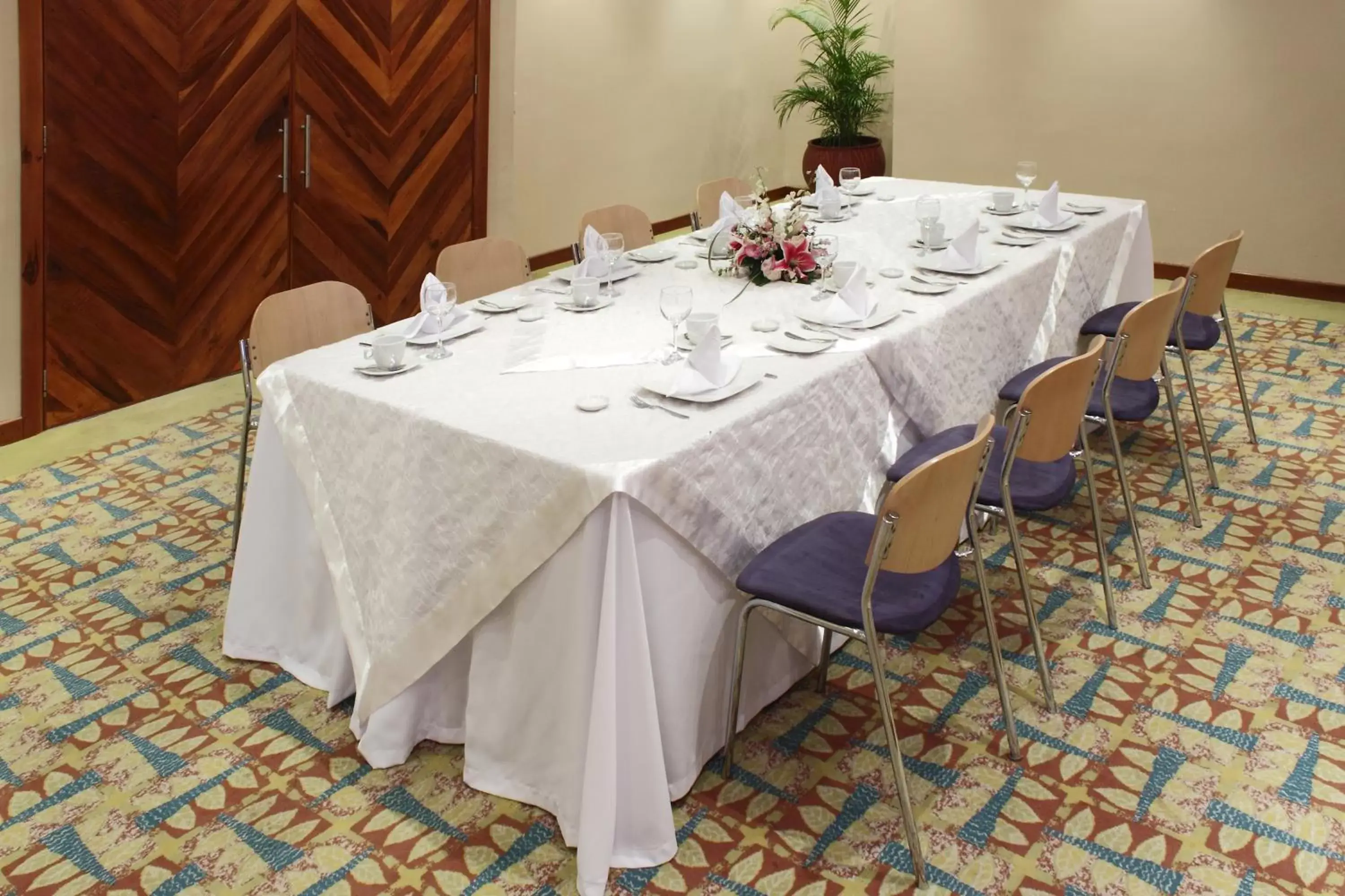 Meeting/conference room, Restaurant/Places to Eat in Estelar Santamar Hotel & Centro De Convenciones