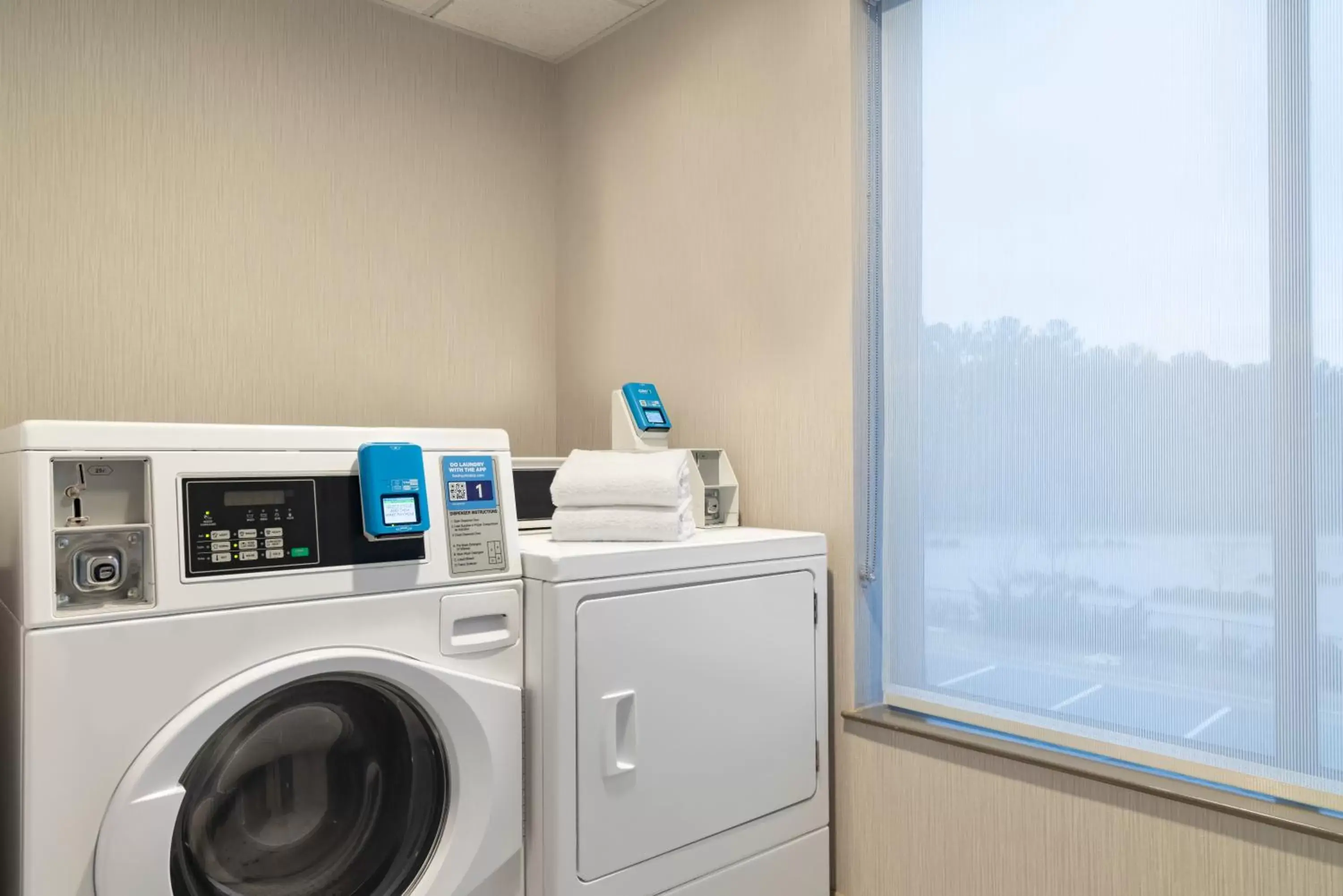 washing machine, Kitchen/Kitchenette in Holiday Inn Express Hotel & Suites Opelika Auburn, an IHG Hotel