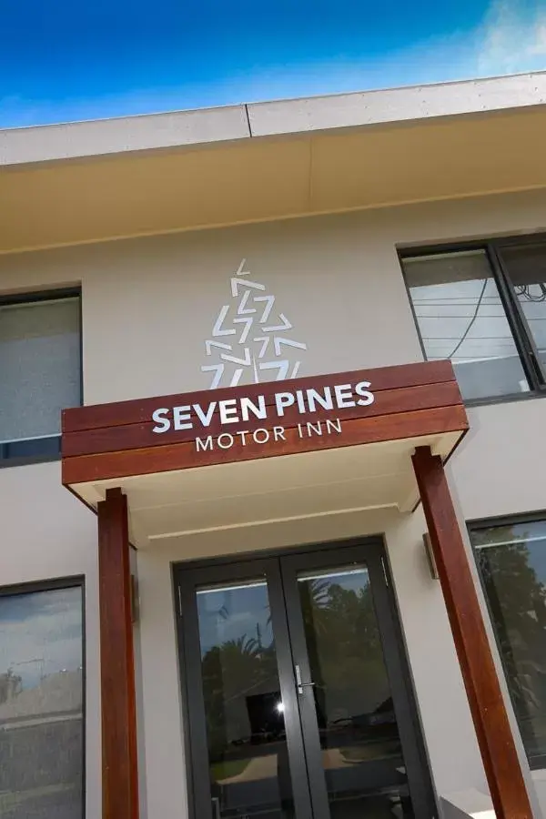 Facade/entrance in Seven Pines Motor Inn