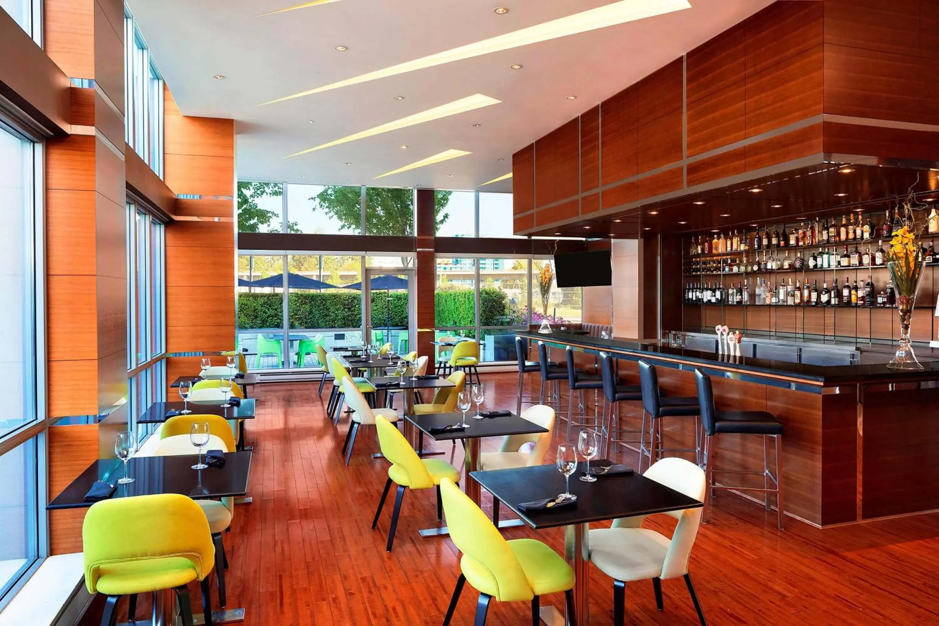 Restaurant/places to eat, Lounge/Bar in The Westin Wall Centre, Vancouver Airport