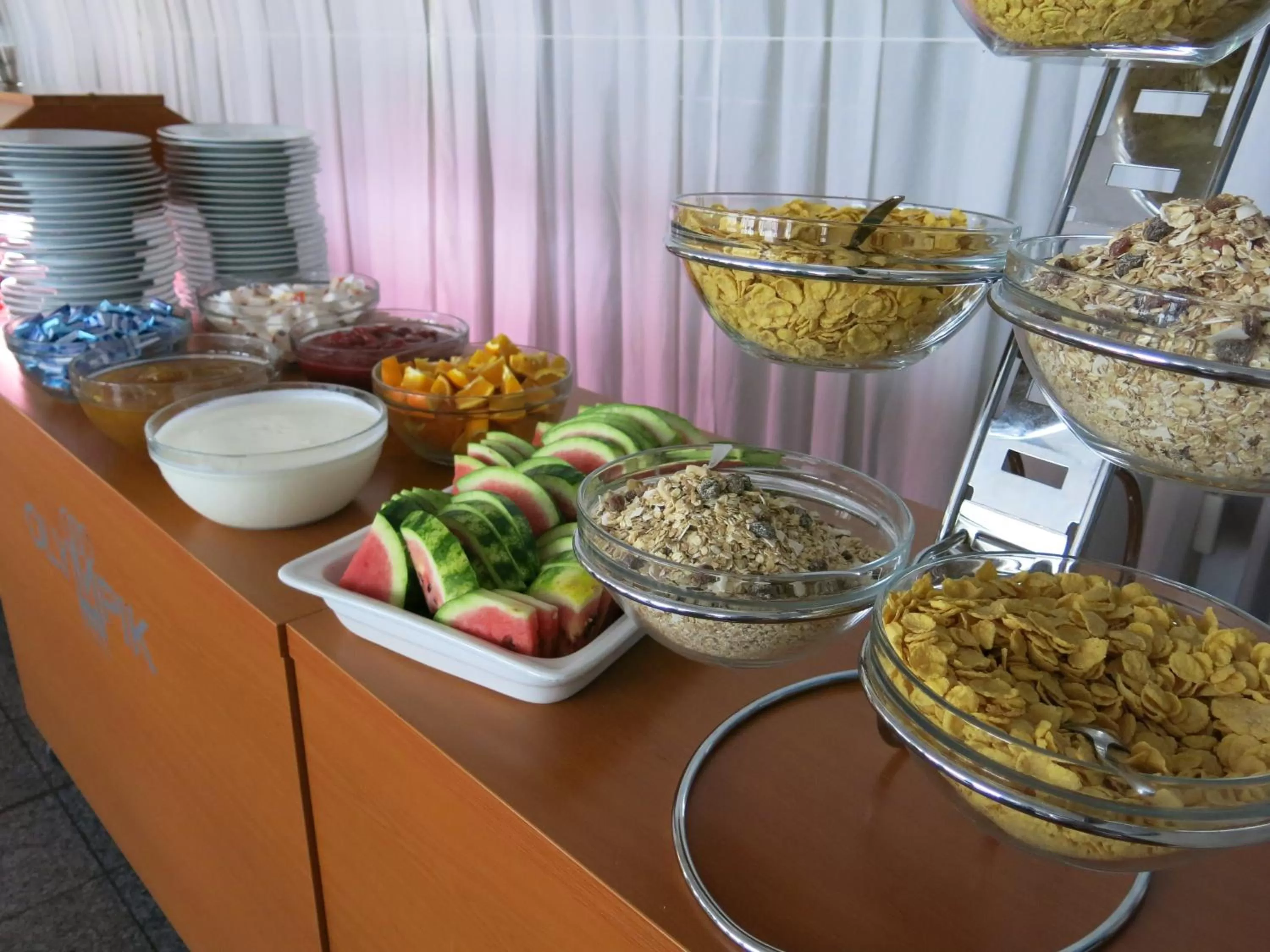 Buffet breakfast in Olympik Tristar