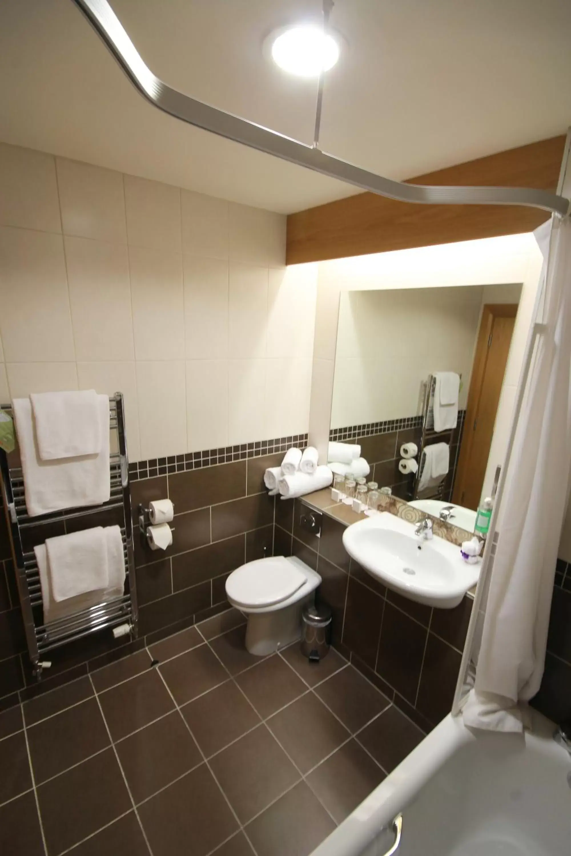 Toilet, Bathroom in Belmore Court & Motel