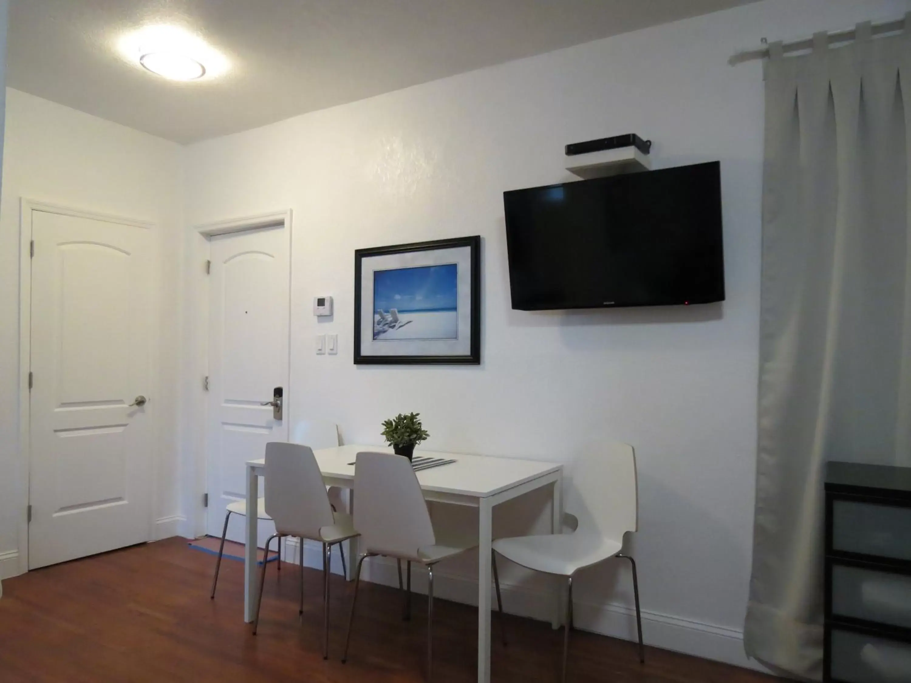 TV and multimedia, TV/Entertainment Center in Harding Boutique Apartments