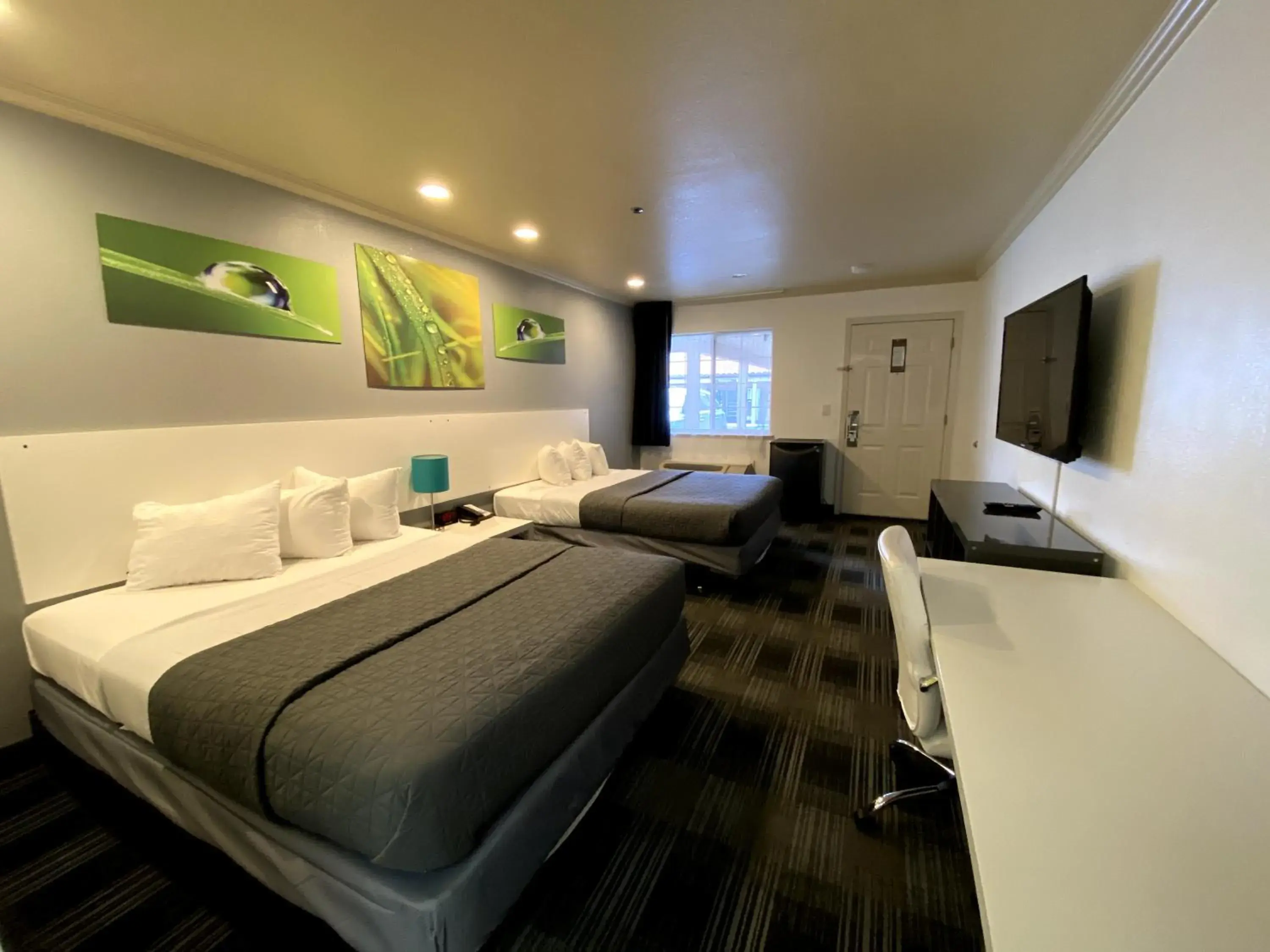 Photo of the whole room, Bed in BridgePoint Inn Daly City Photo of the whole room, Bed in BridgePoint Inn Daly City