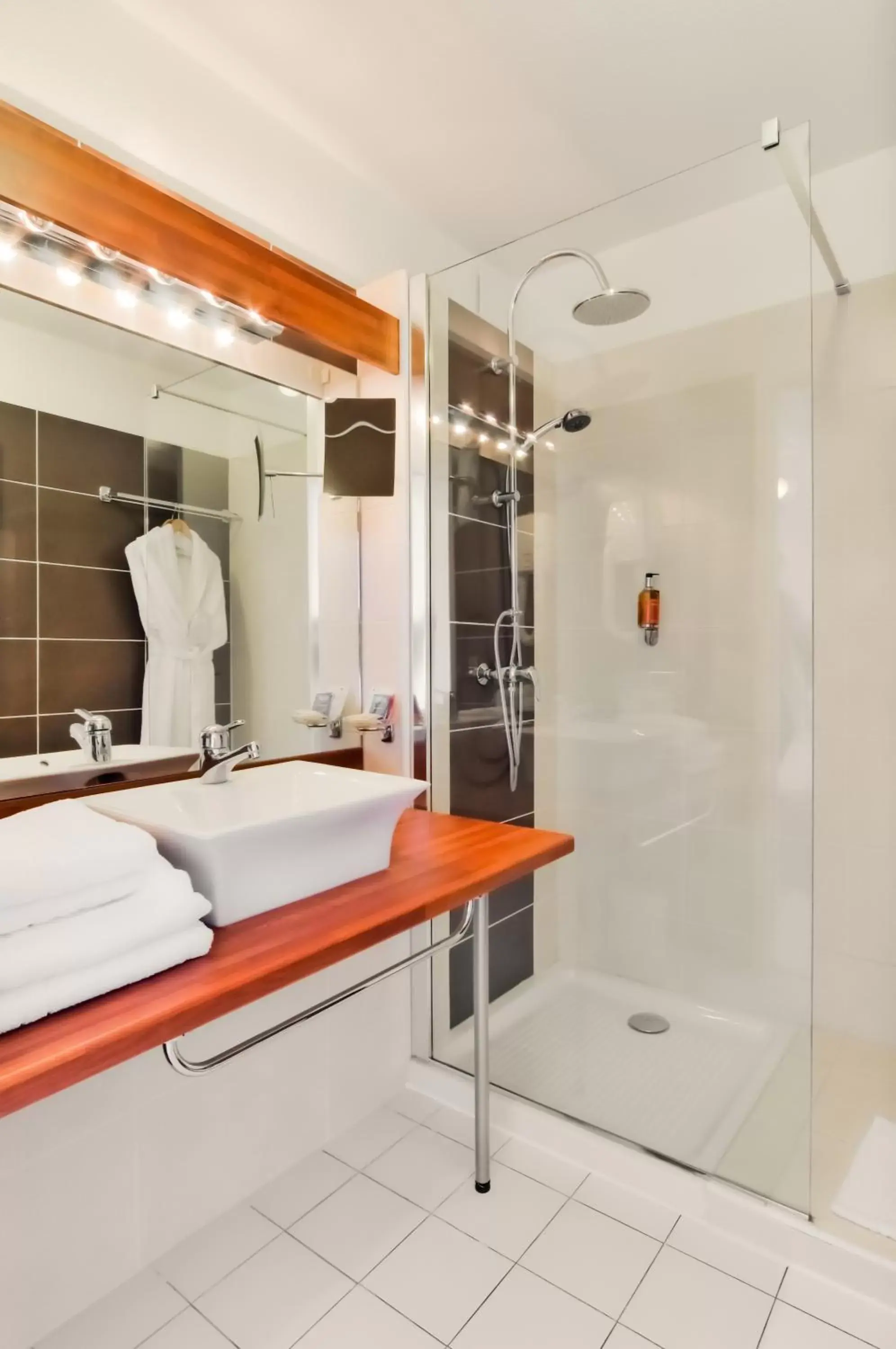 Shower, Bathroom in Hotel Continental Saint Raphael