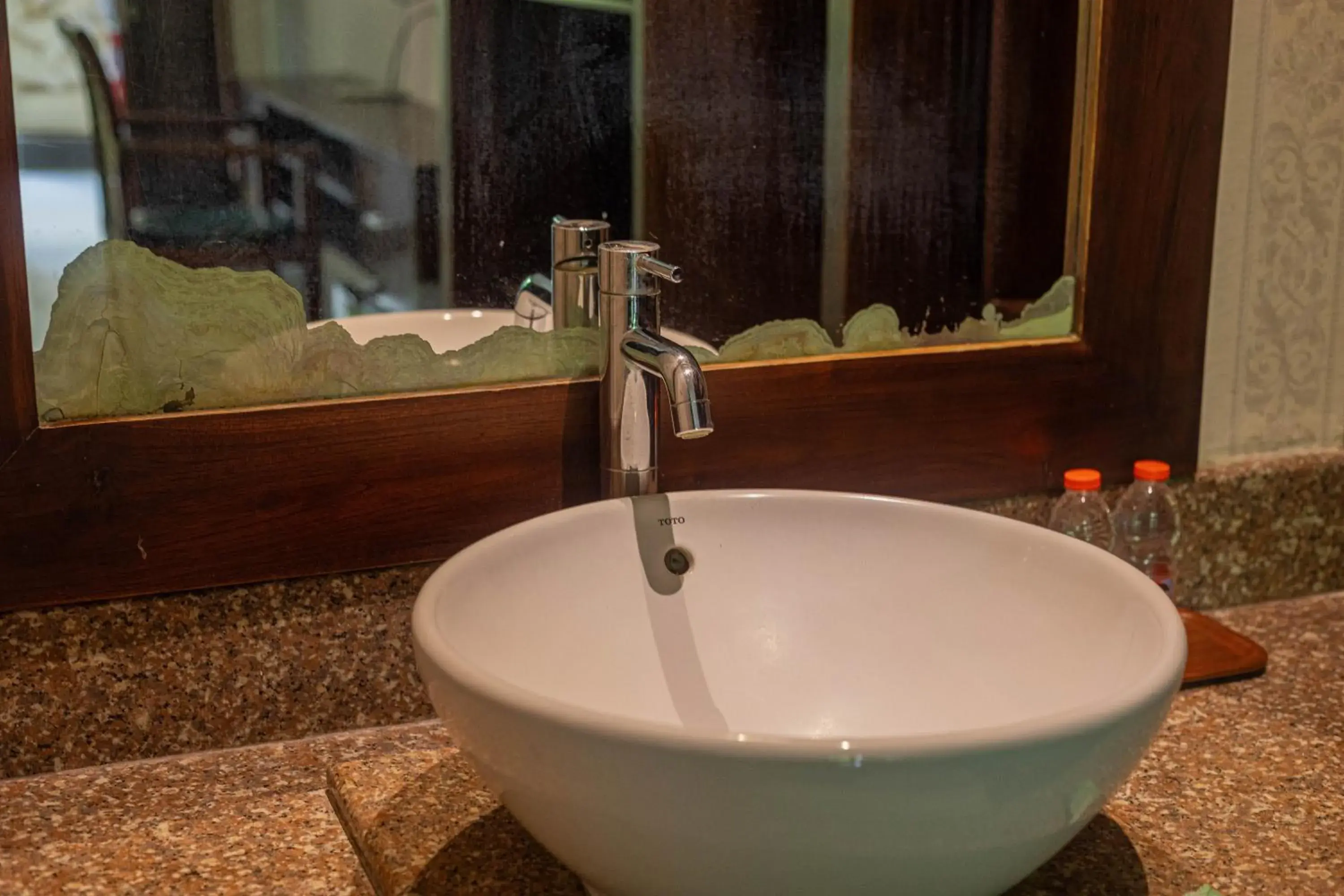 Bathroom in OYO 3868 Puri Mango Hotel