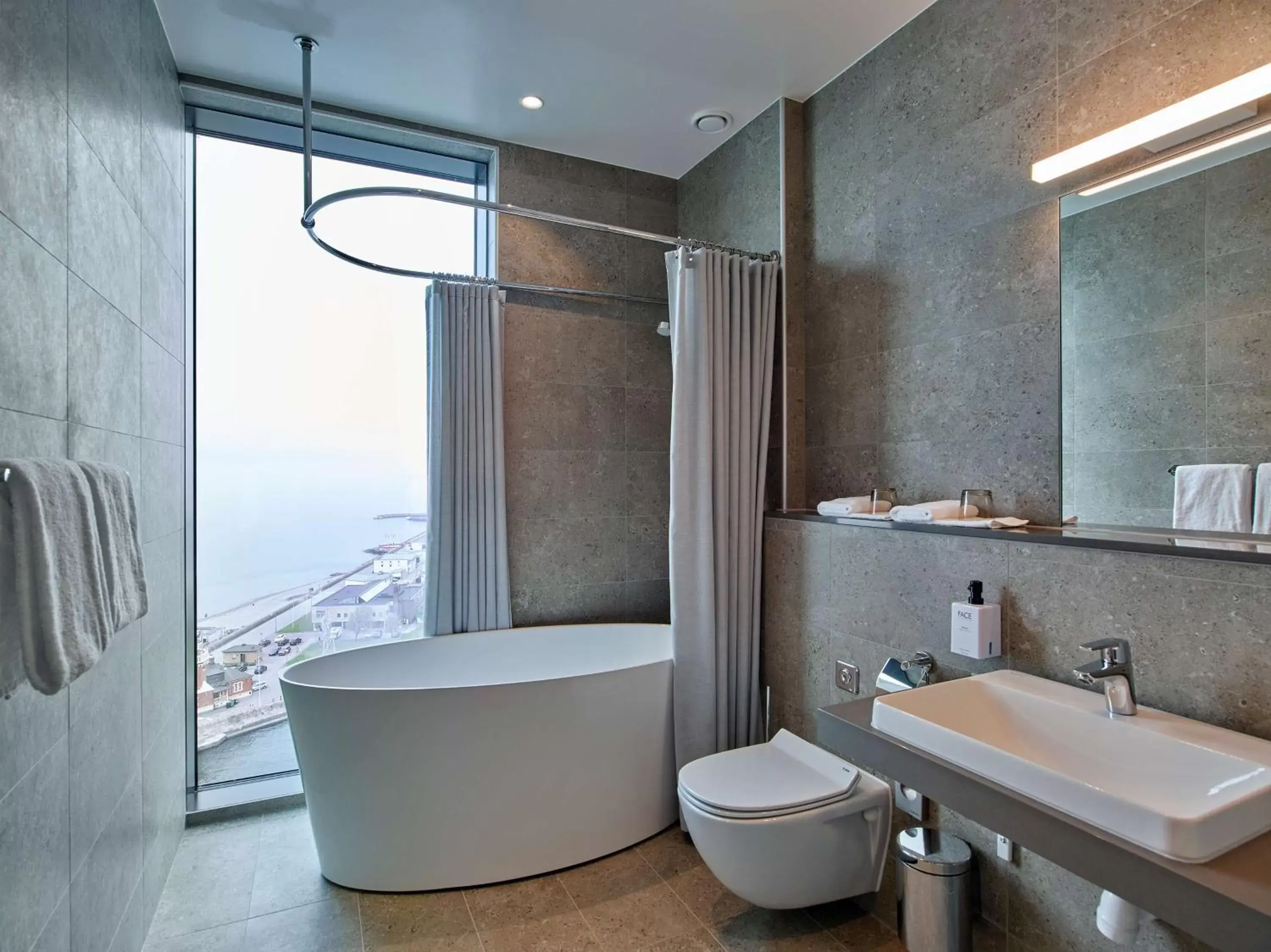 Bedroom, Bathroom in Scandic Oceanhamnen Bedroom, Bathroom in Scandic Oceanhamnen