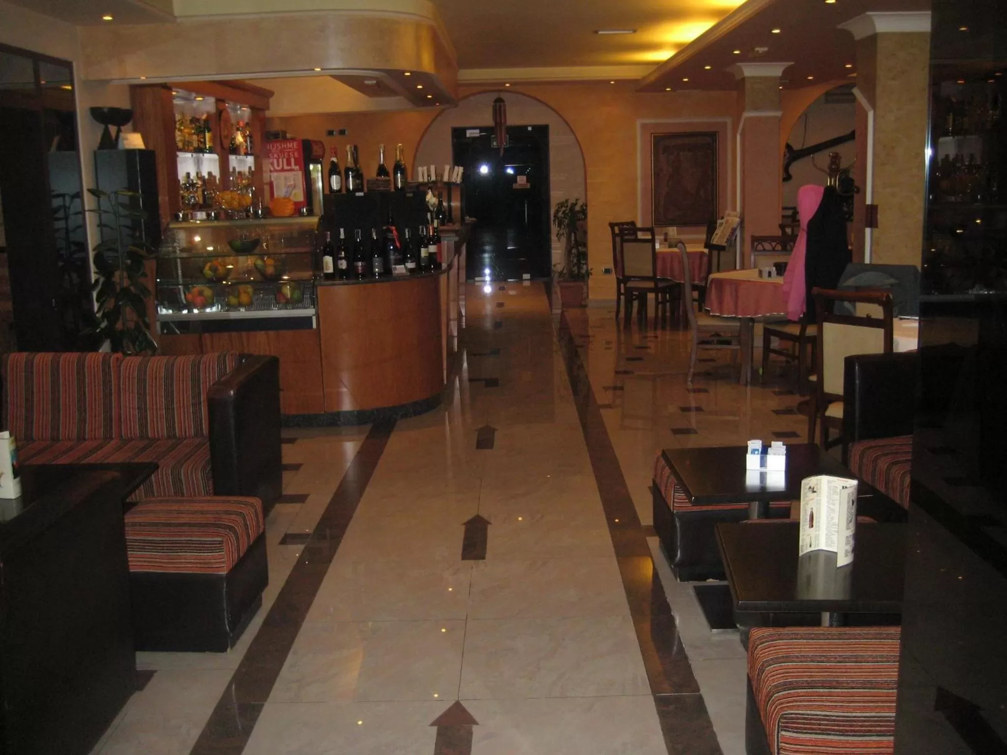 Restaurant/places to eat in Drini Hotel