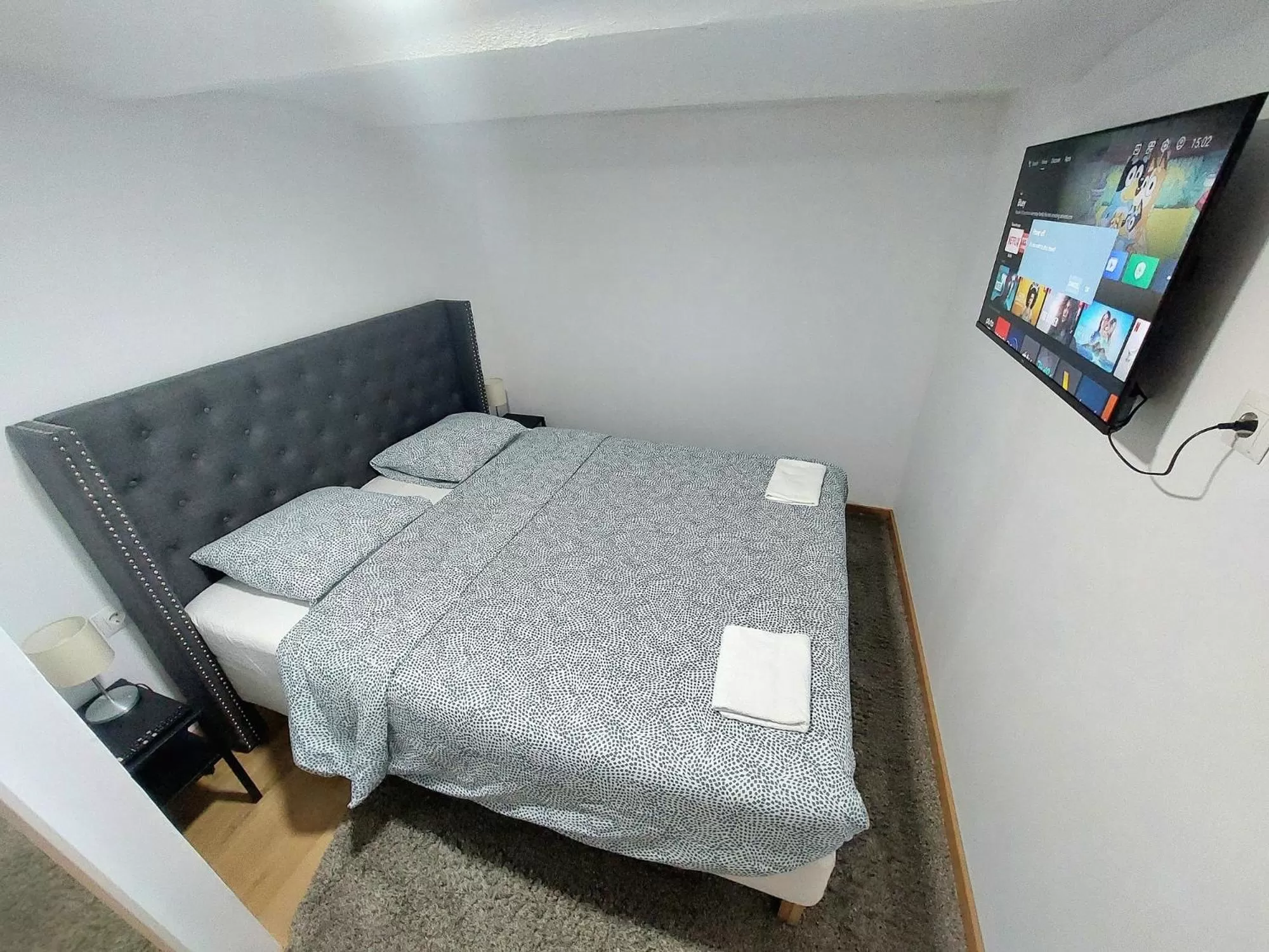 Bed in N1 Casa de Madrid - greenpeace line