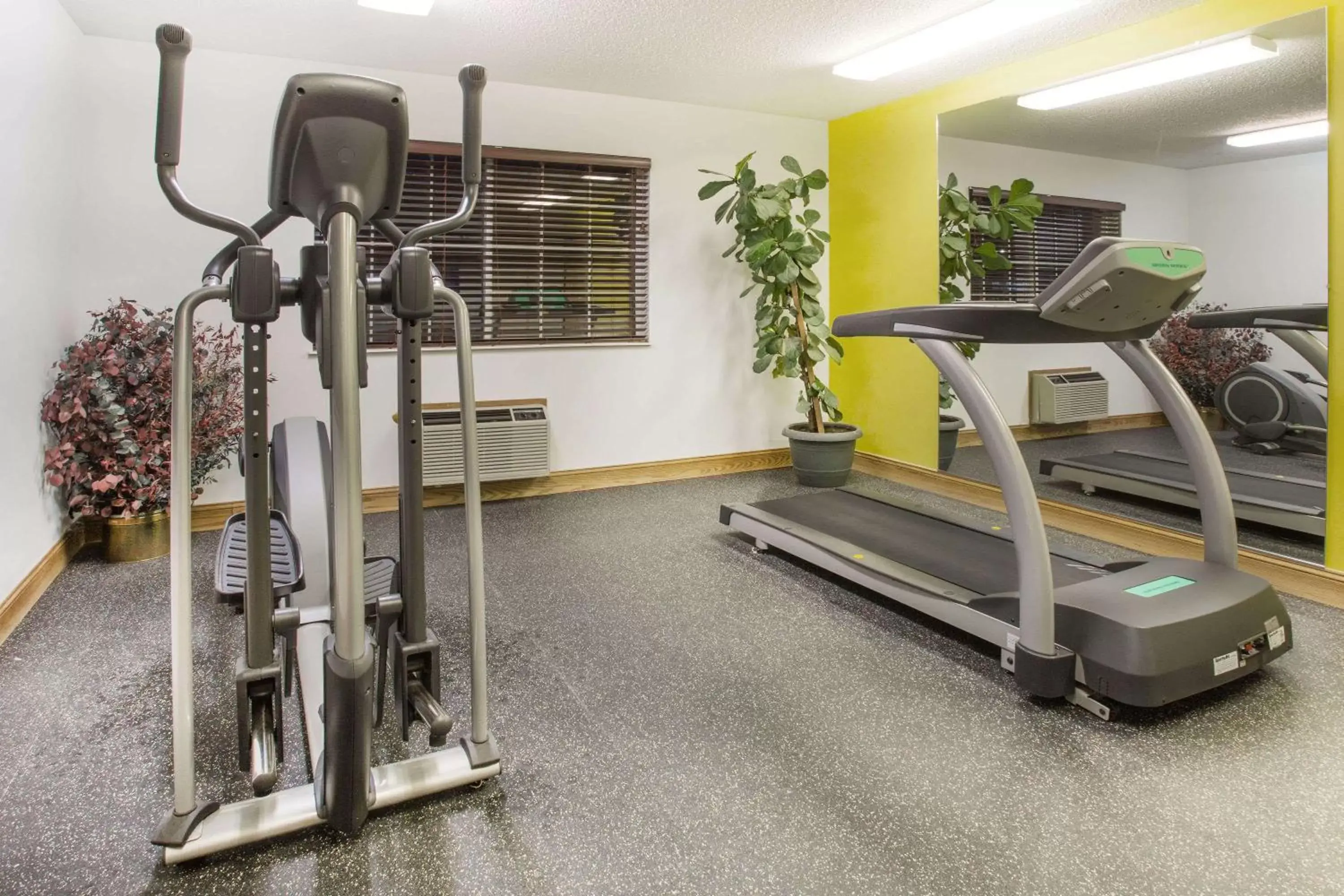 Fitness centre/facilities, Fitness Center/Facilities in Days Inn by Wyndham Lexington NE