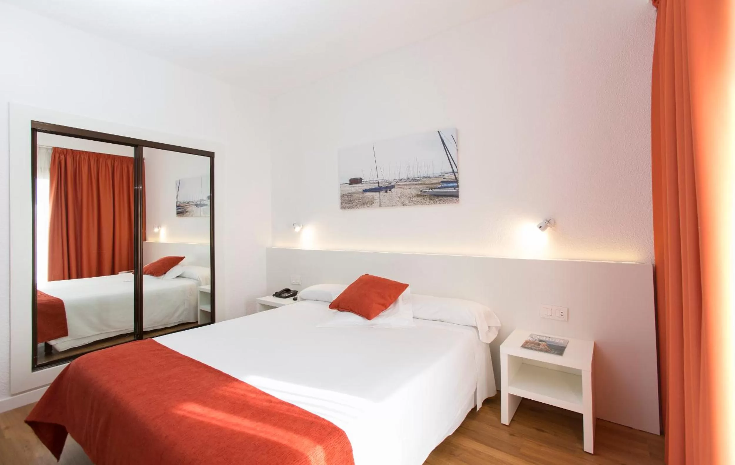 Bed in Intelier Orange