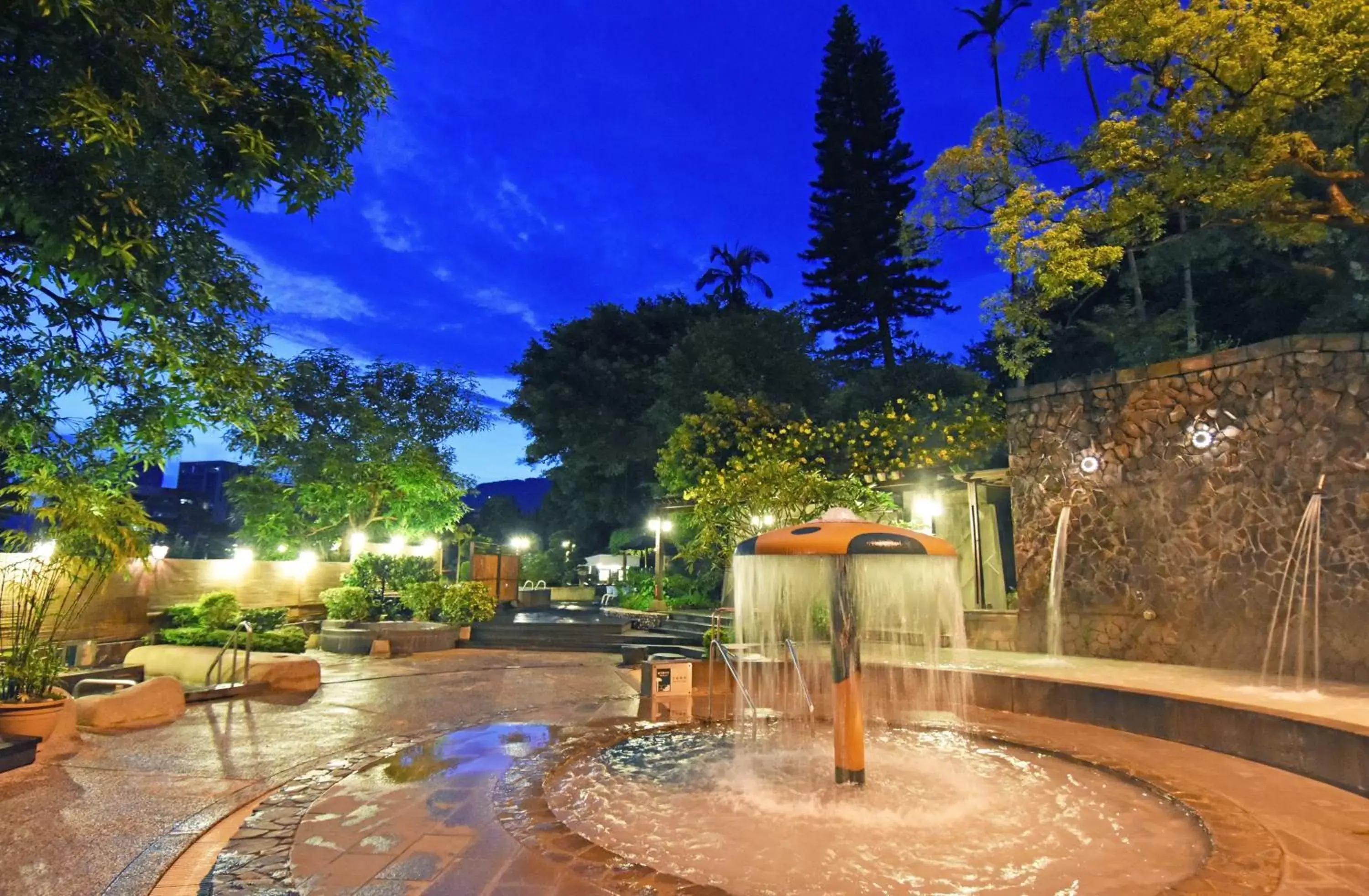 Night, Swimming Pool in Spring City Resort