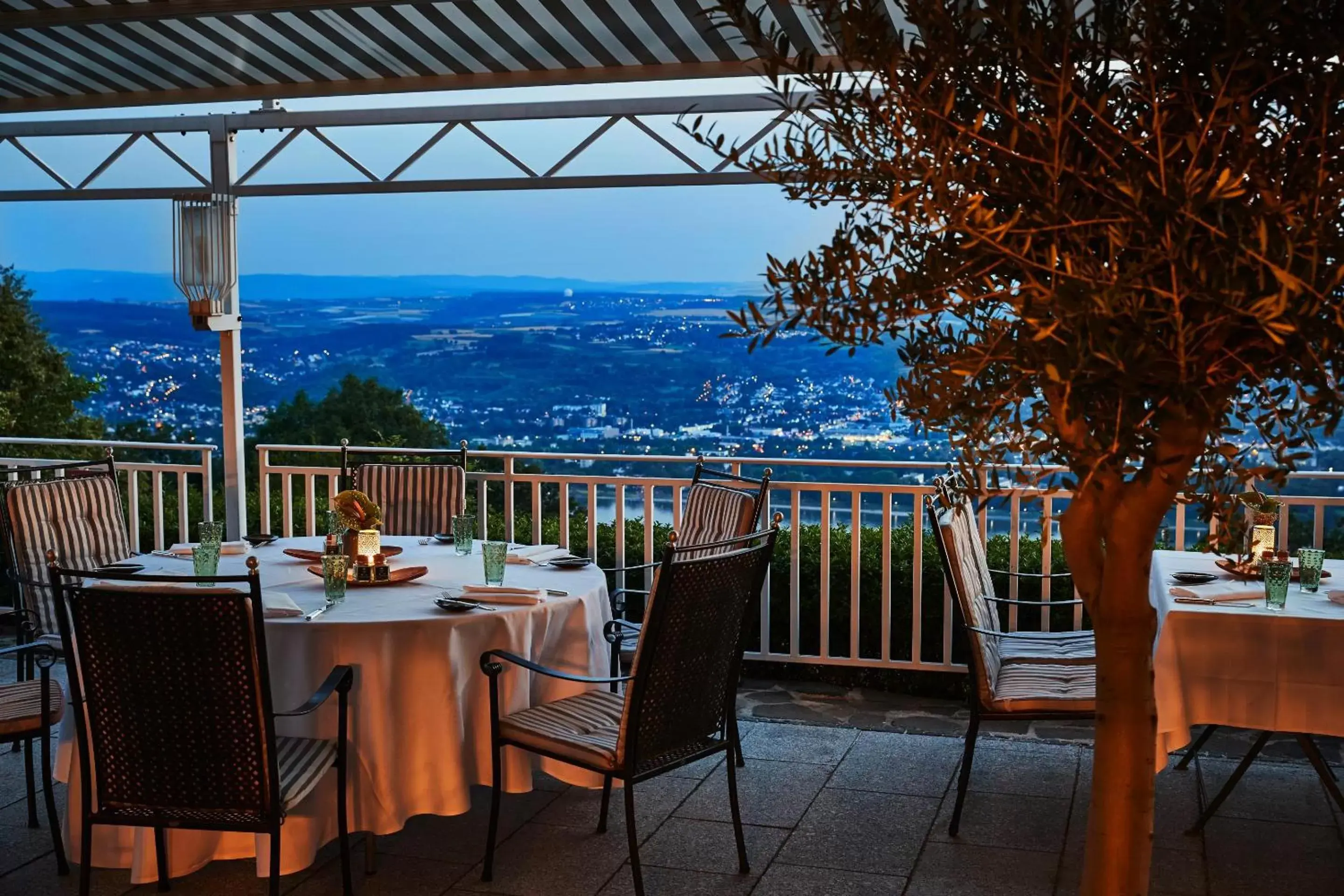 Restaurant/Places to Eat in Steigenberger Grandhotel & Spa Petersberg