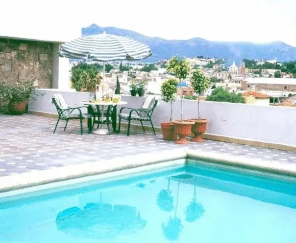 Swimming Pool in Hotel San Jorge