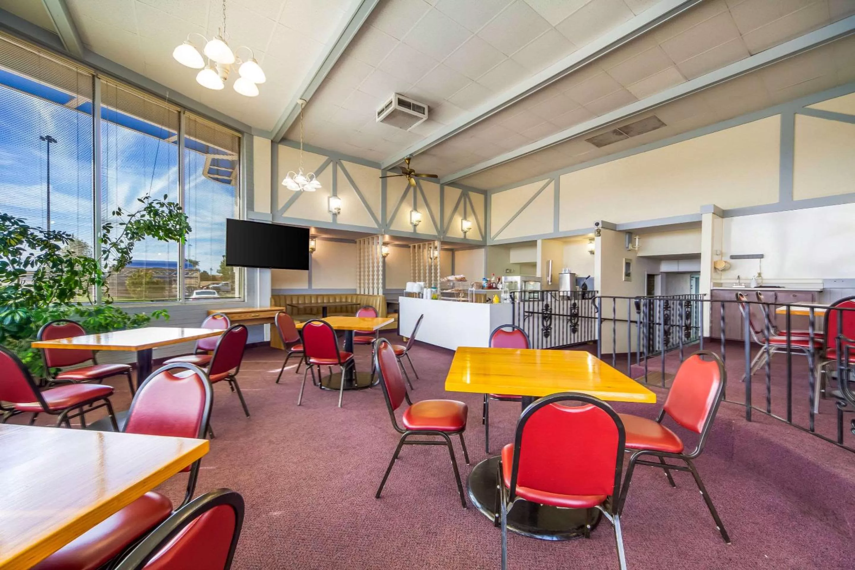 Restaurant/places to eat in Hospitality Inn