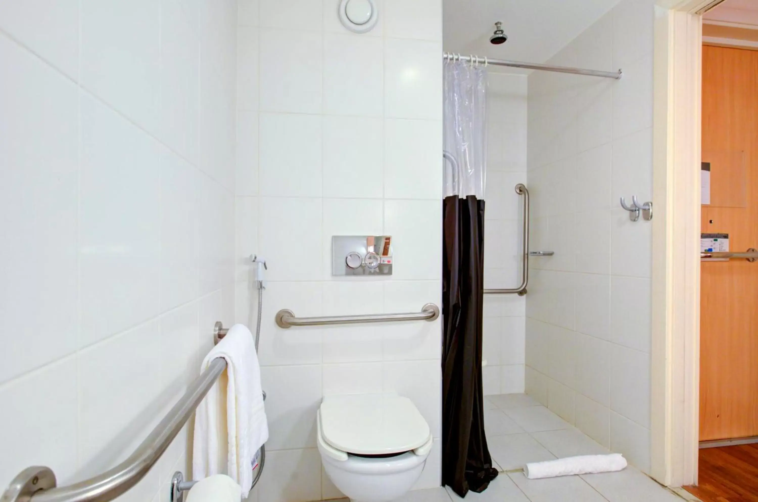 Bathroom in ibis Vitoria Praia de Camburi