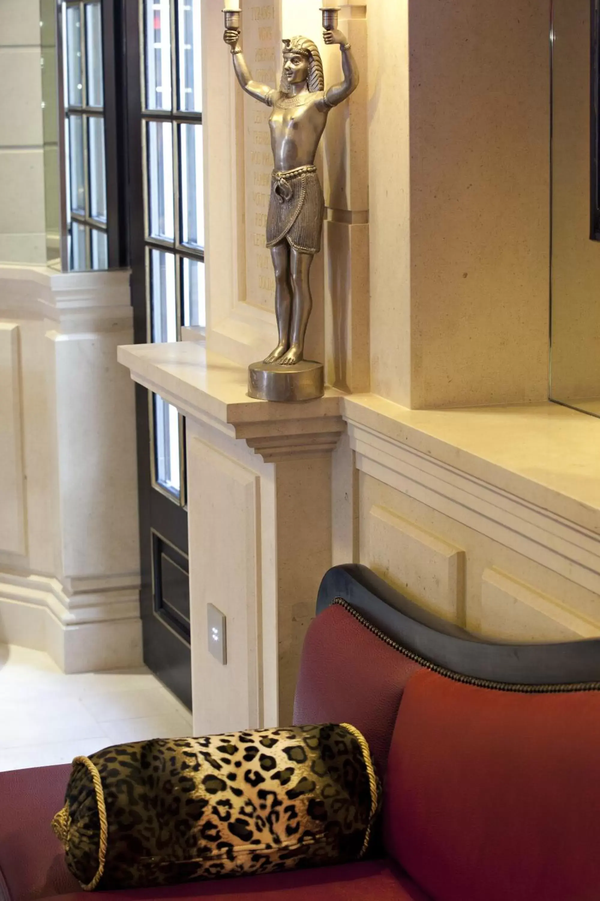 Lobby or reception in Maison Albar Hotels Le Champs-Elysées