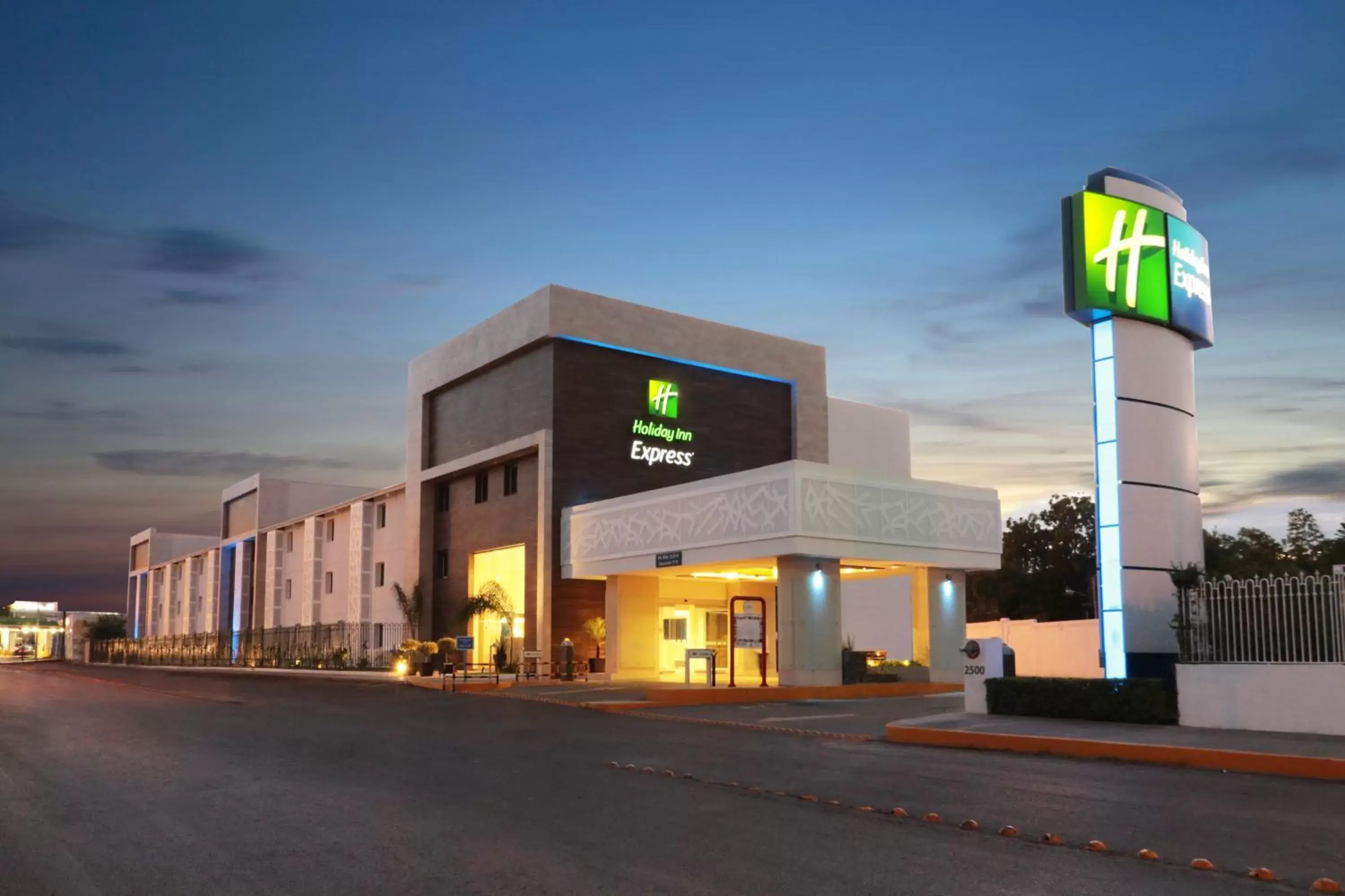 Property Building in Holiday Inn Express Piedras Negras, an IHG Hotel