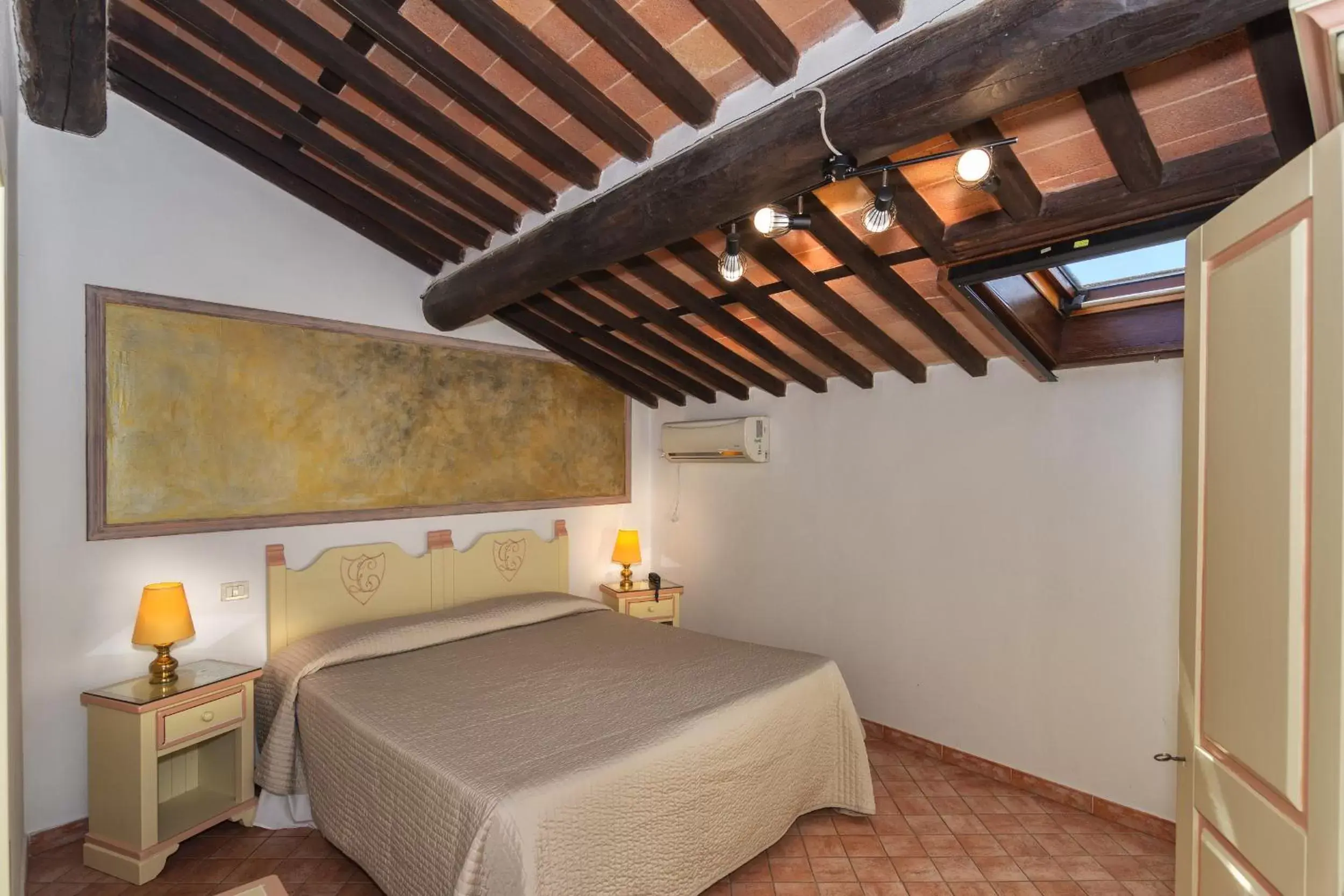 Photo of the whole room, Bed in Hotel Villa Cheli