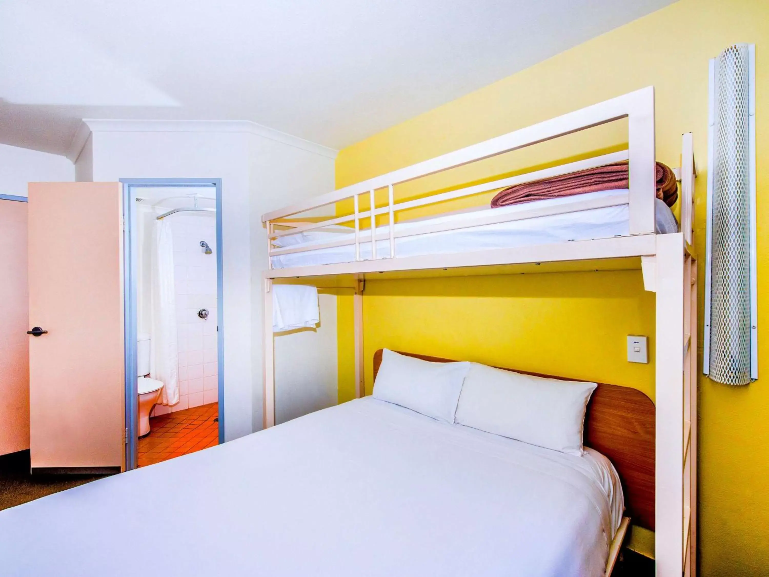 Photo of the whole room, Bunk Bed in ibis Budget - Dubbo