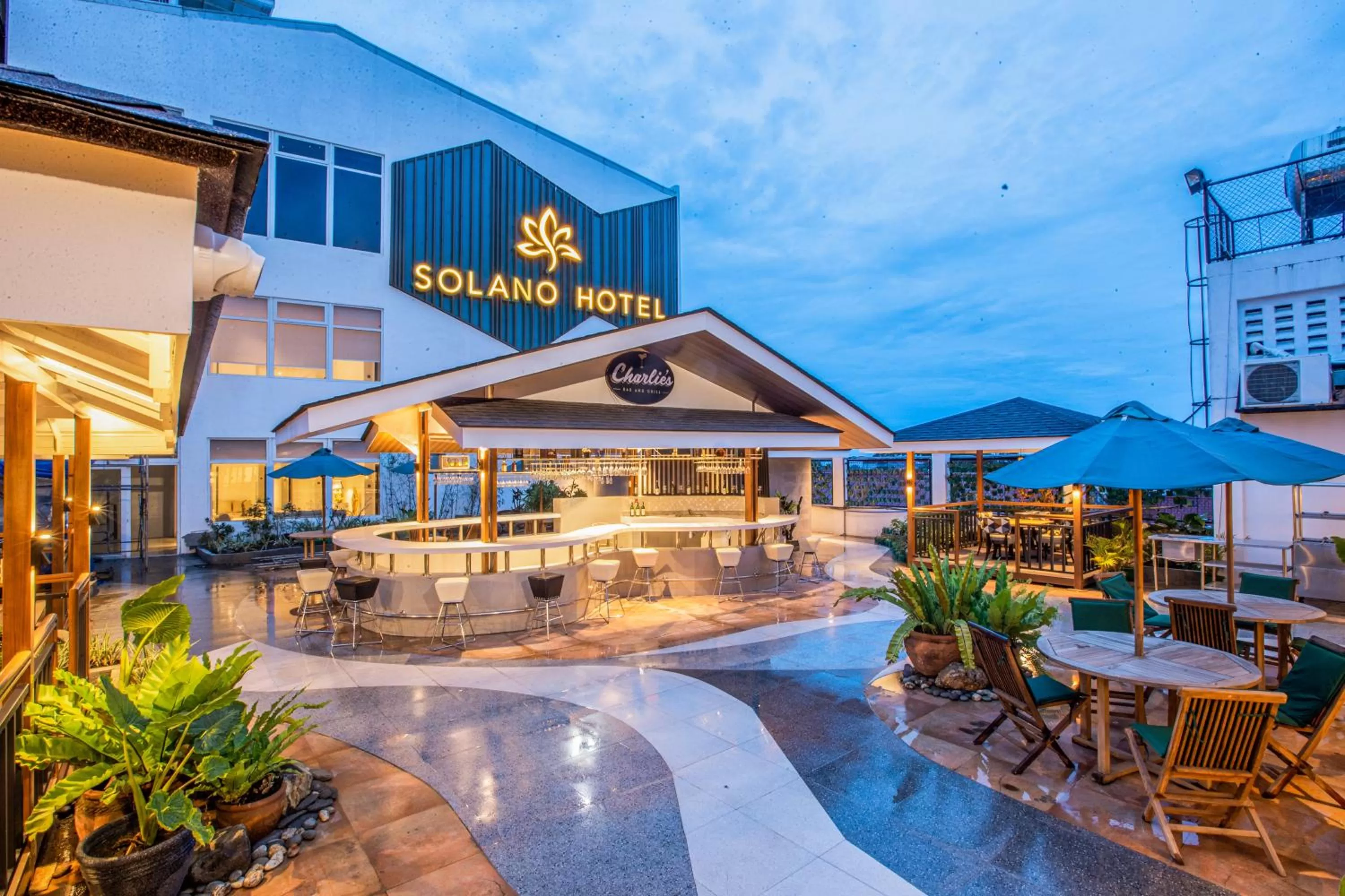 Restaurant/places to eat in Solano Hotel