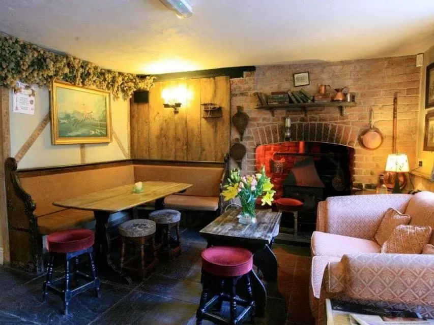 Lounge or bar in The Oak Inn Staplow