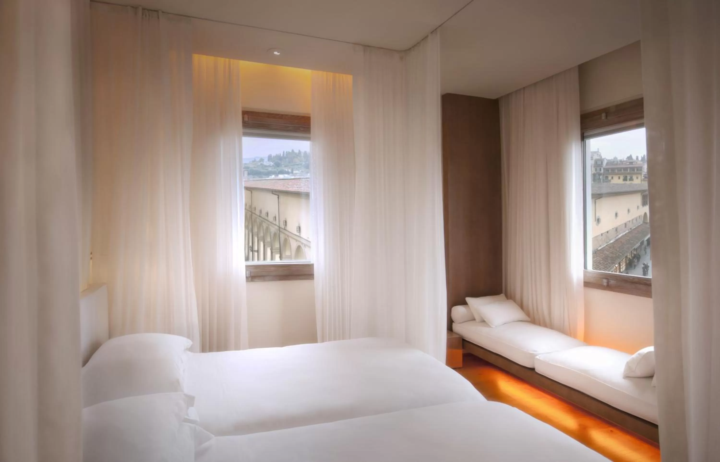 Bed in Hotel Continentale - Lungarno Collection