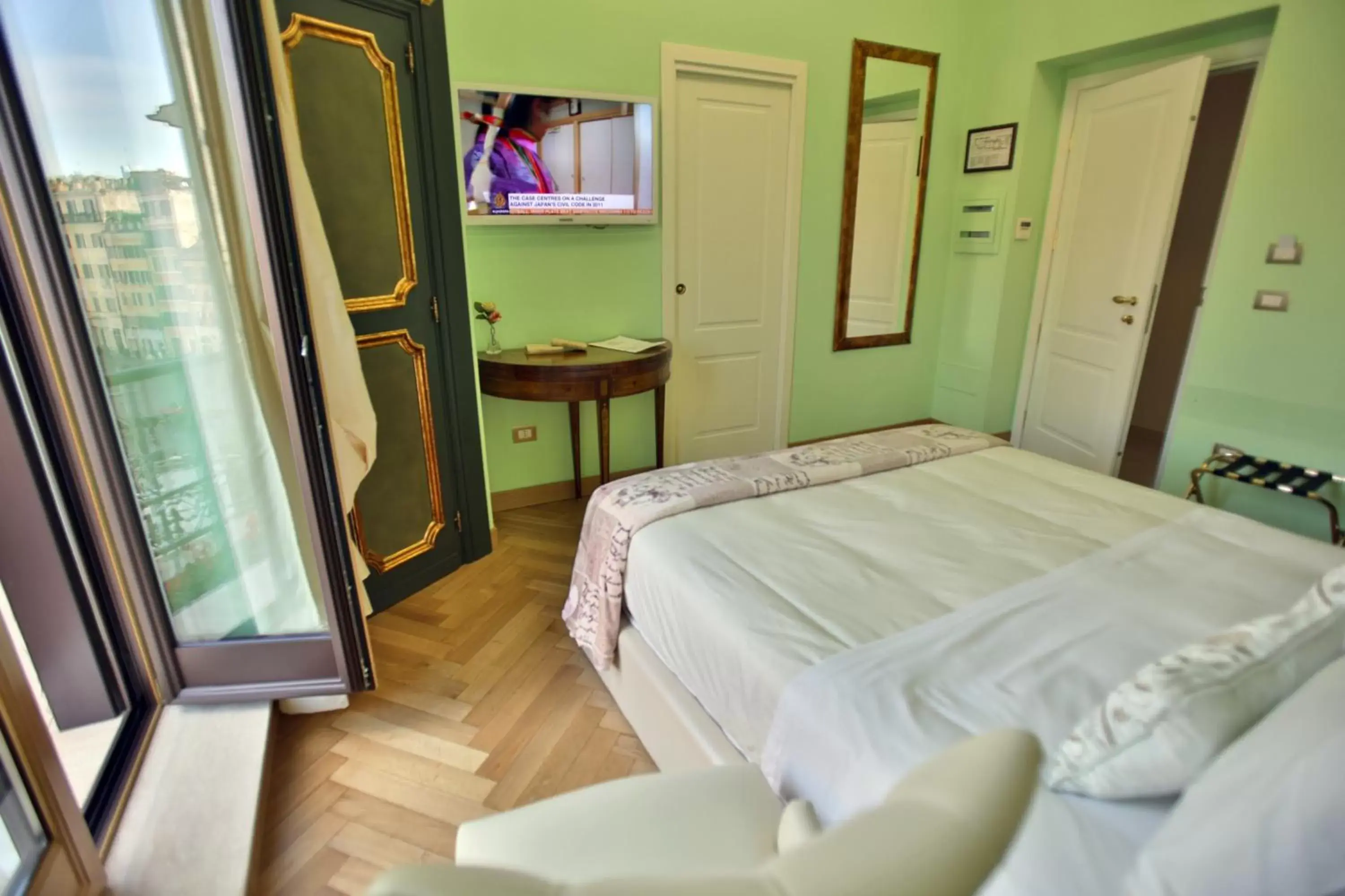 Photo of the whole room, Bed in Royal Suite Trinità Dei Monti