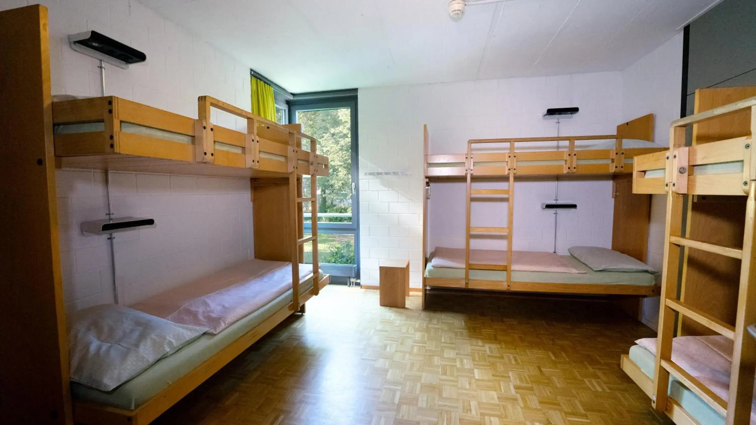 Photo of the whole room, Bunk Bed in Luzern Youth Hostel