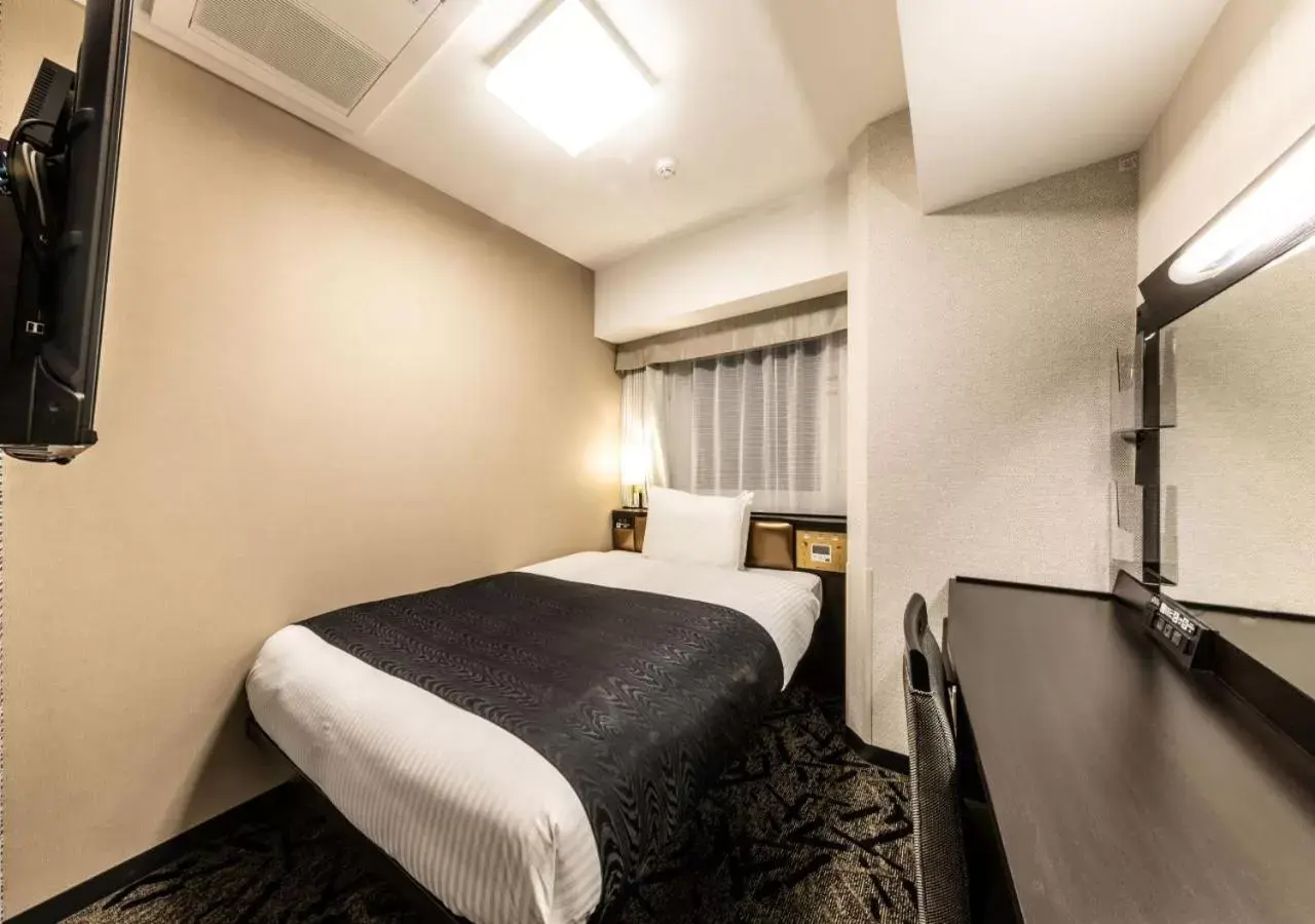 Photo of the whole room, Bed in APA Hotel & Resort Osaka Umeda Eki Tower Photo of the whole room, Bed in APA Hotel & Resort Osaka Umeda Eki Tower