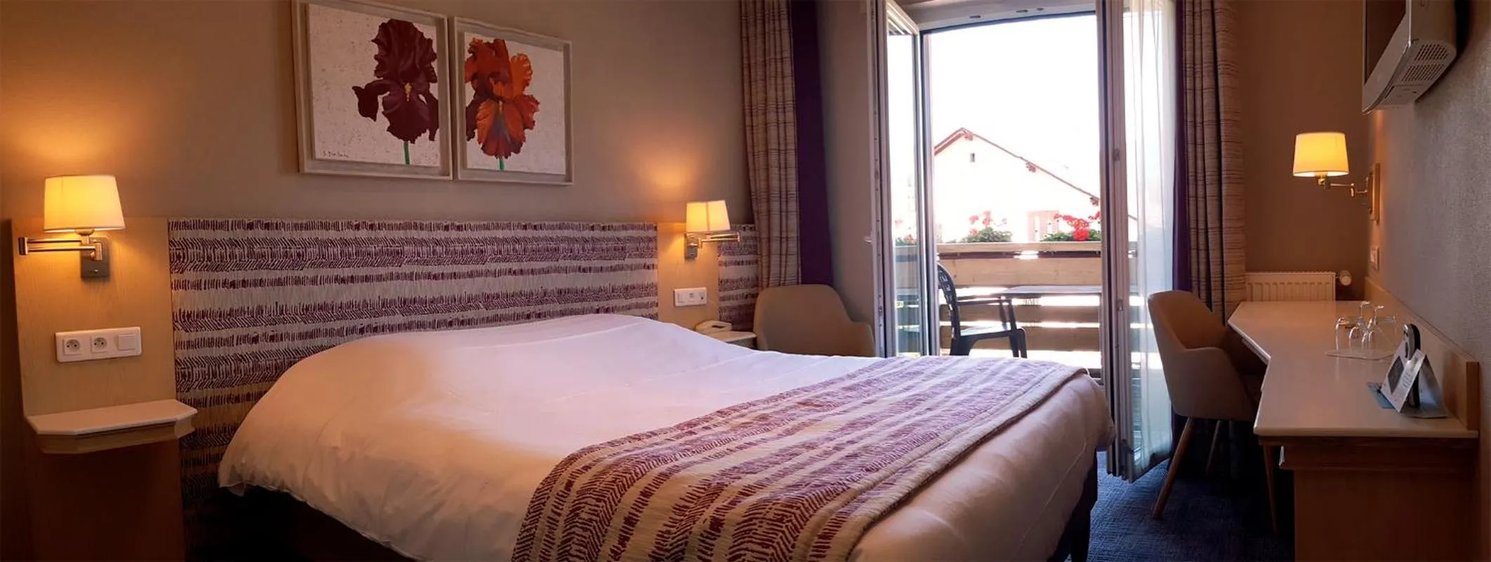 Bedroom, Bed in Hotel Les Remparts