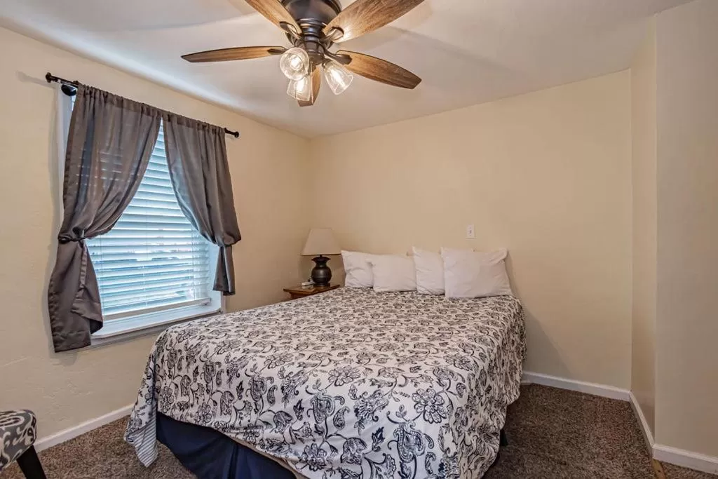 Bedroom, Bed in Suites of Lava Hot Springs