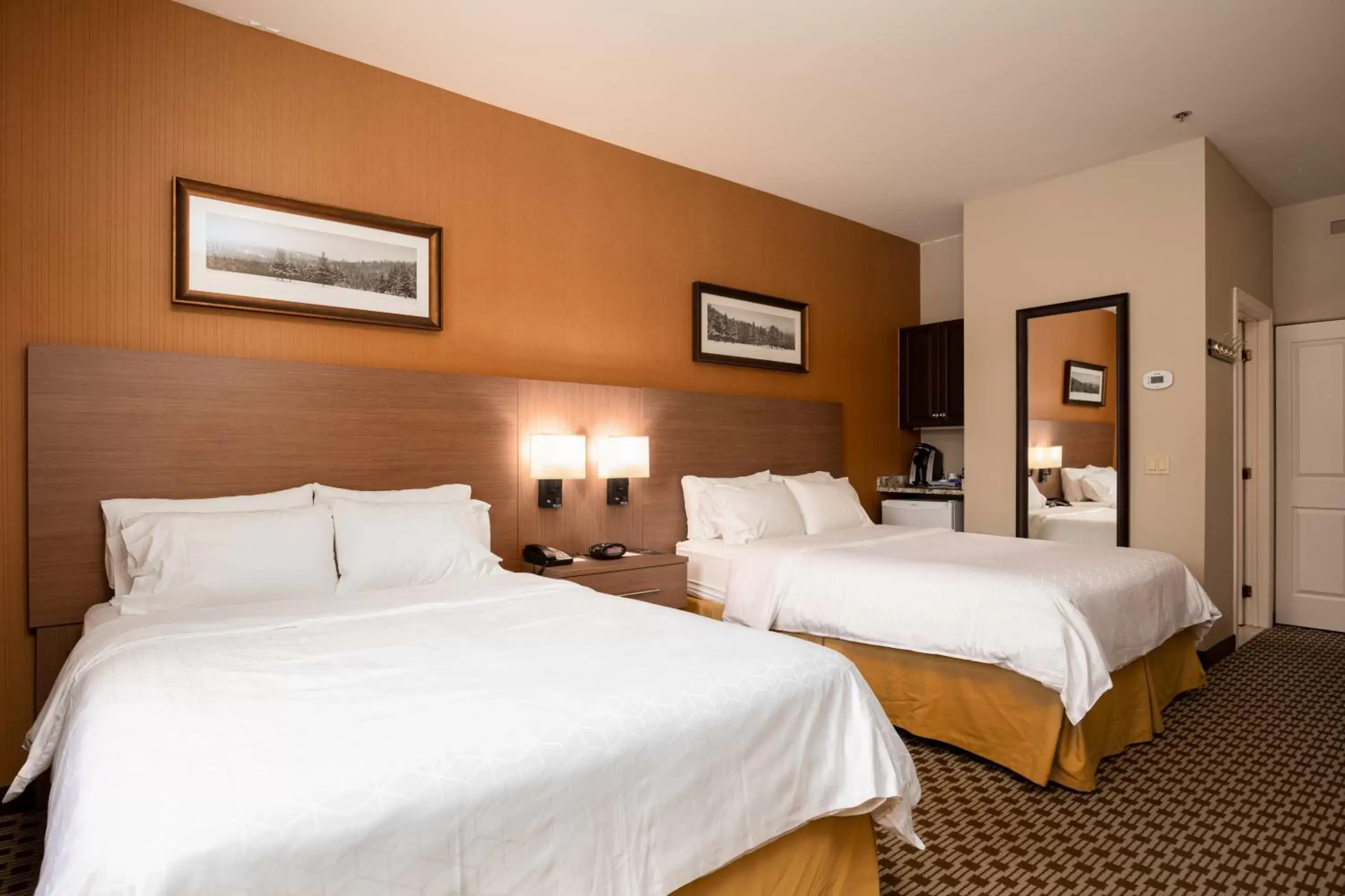 Bed in Holiday Inn Express & Suites Tremblant, an IHG Hotel