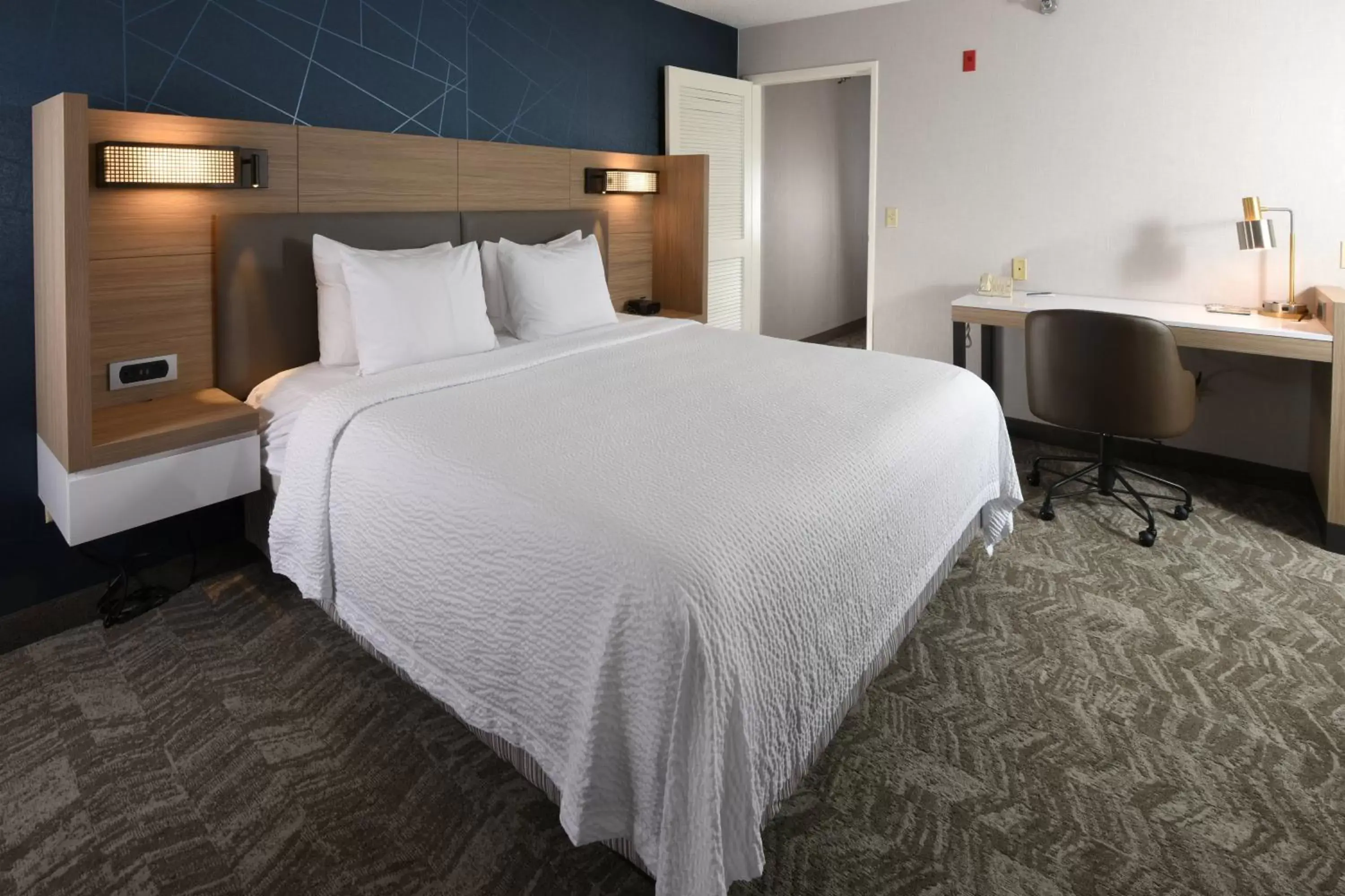 Bedroom, Bed in SpringHill Suites Des Moines West