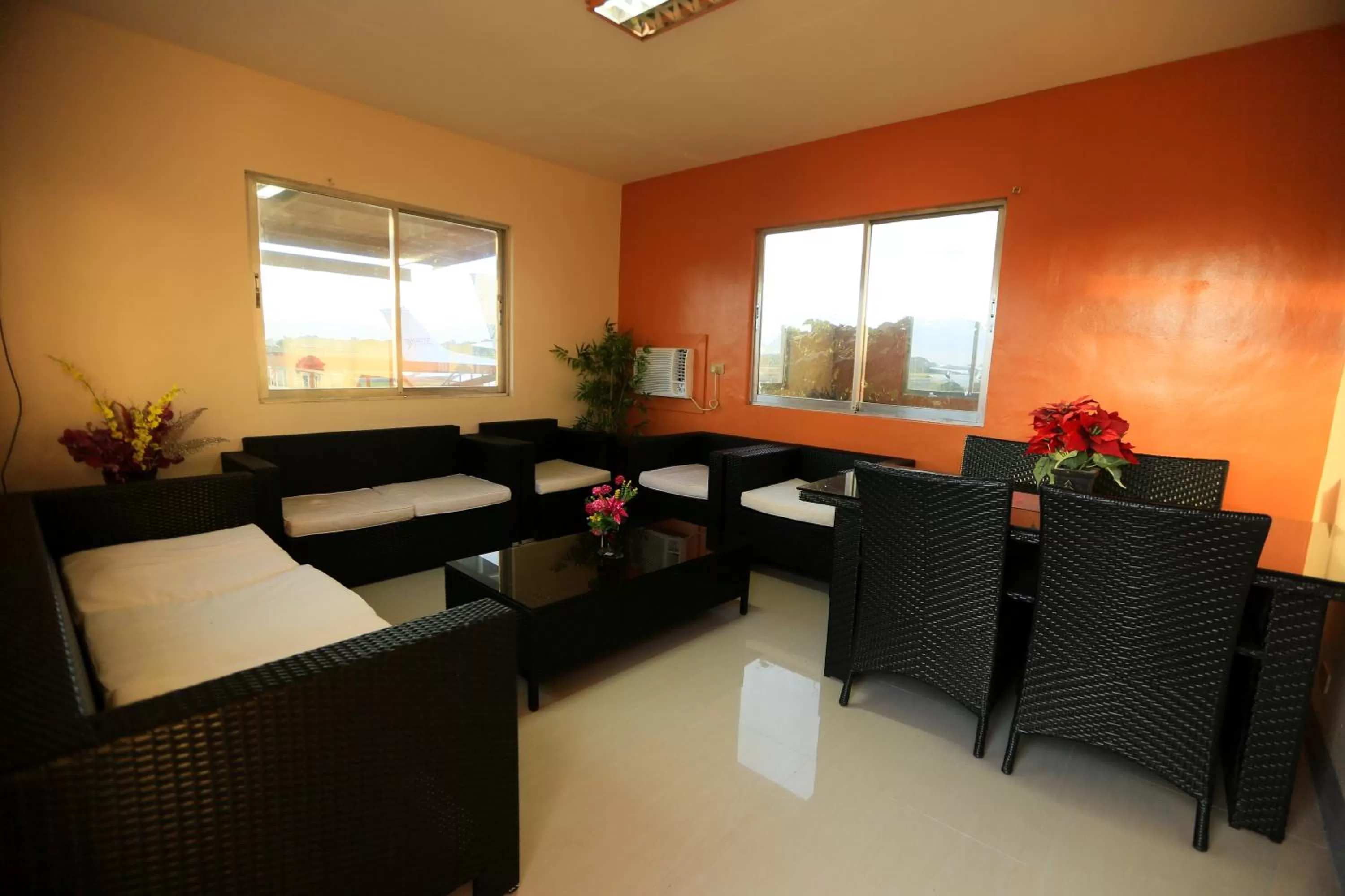 Lounge or bar in Aerostop Hotel and Restaurant