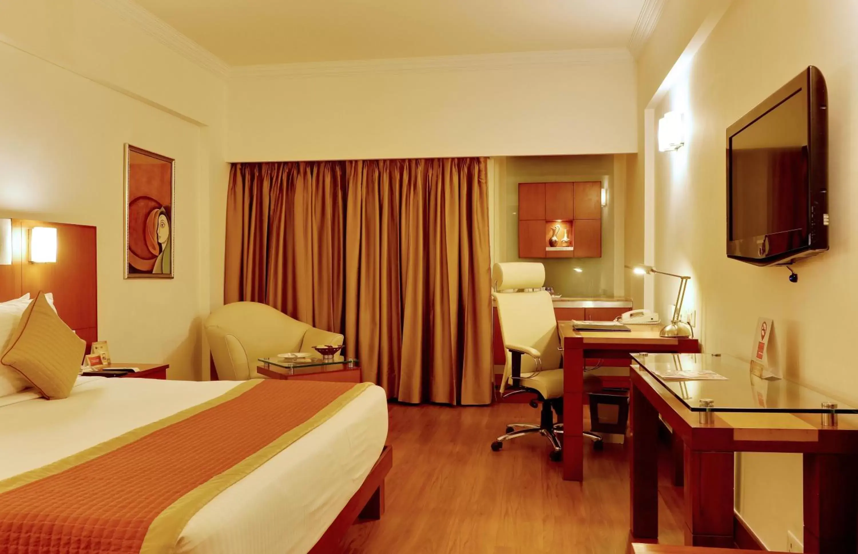 Bed in The Suryaa Hotel New Delhi