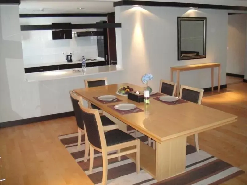 Kitchen or kitchenette, Dining Area in L'Arabia Hotel Apartments