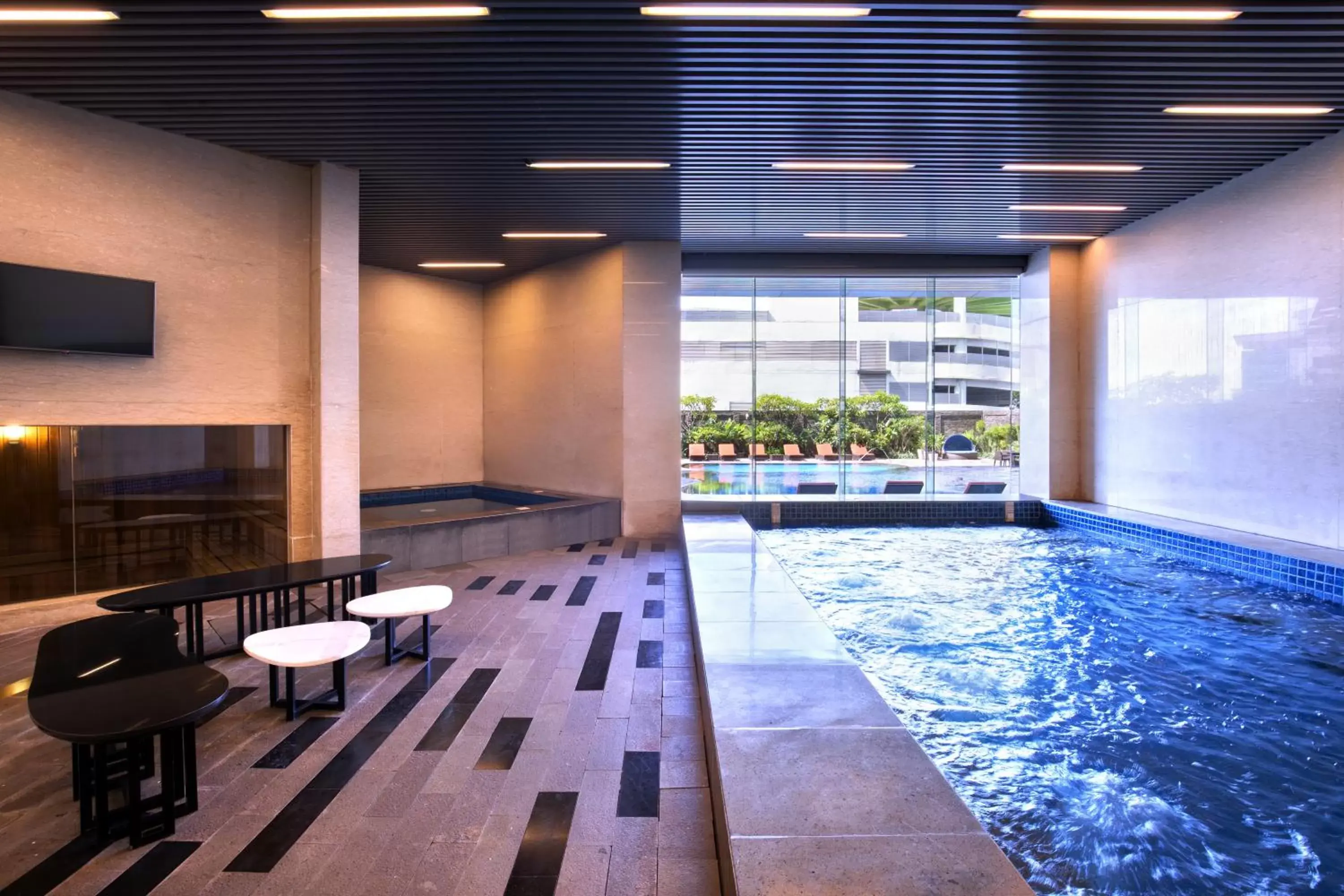 Swimming pool in Grand Mercure Jakarta Kemayoran Swimming pool in Grand Mercure Jakarta Kemayoran