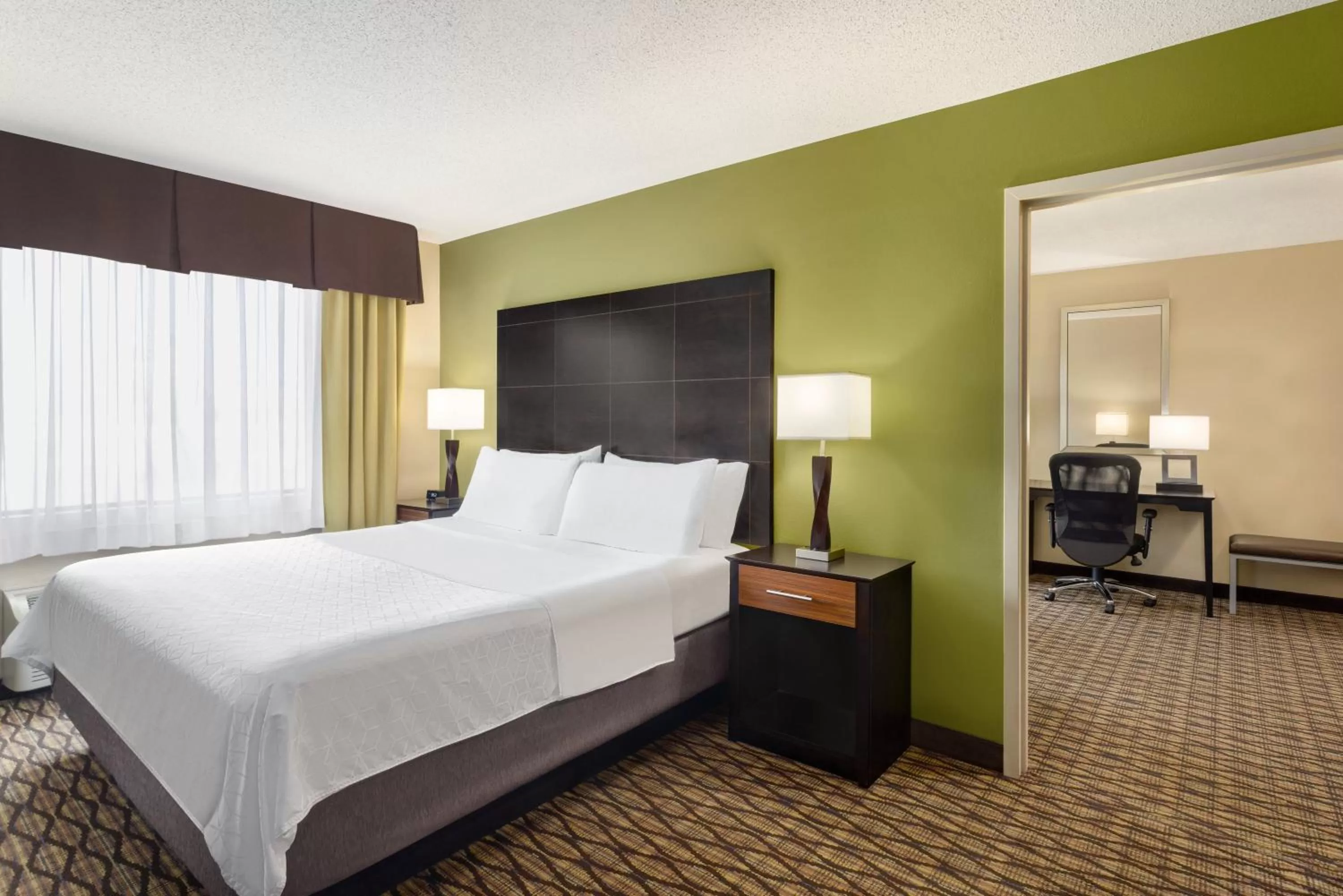 Photo of the whole room, Bed in Holiday Inn Express Hotel & Suites Edmond by IHG