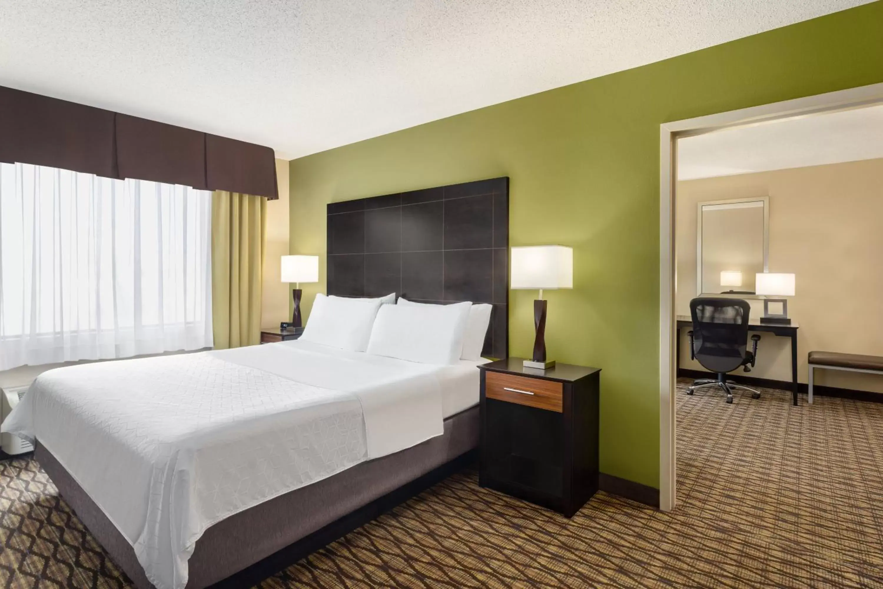 Photo of the whole room, Bed in Holiday Inn Express Hotel & Suites Edmond, an IHG Hotel