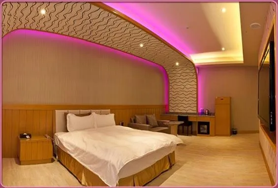 Decorative detail, Bed in Wei Feng Hotel - Kaohsiung