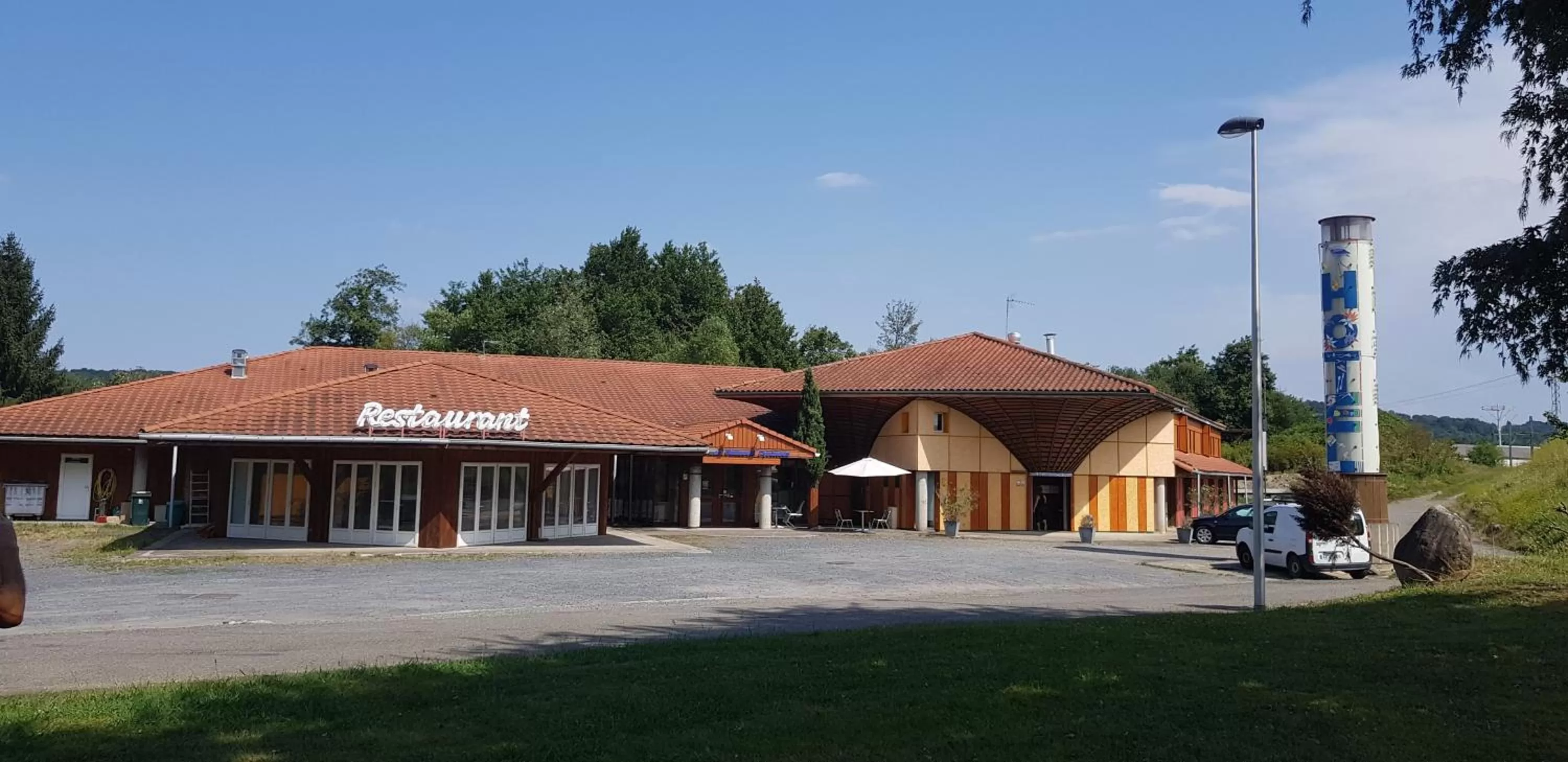 Facade/entrance in Hôtel Eco Logis Espace Bellevue