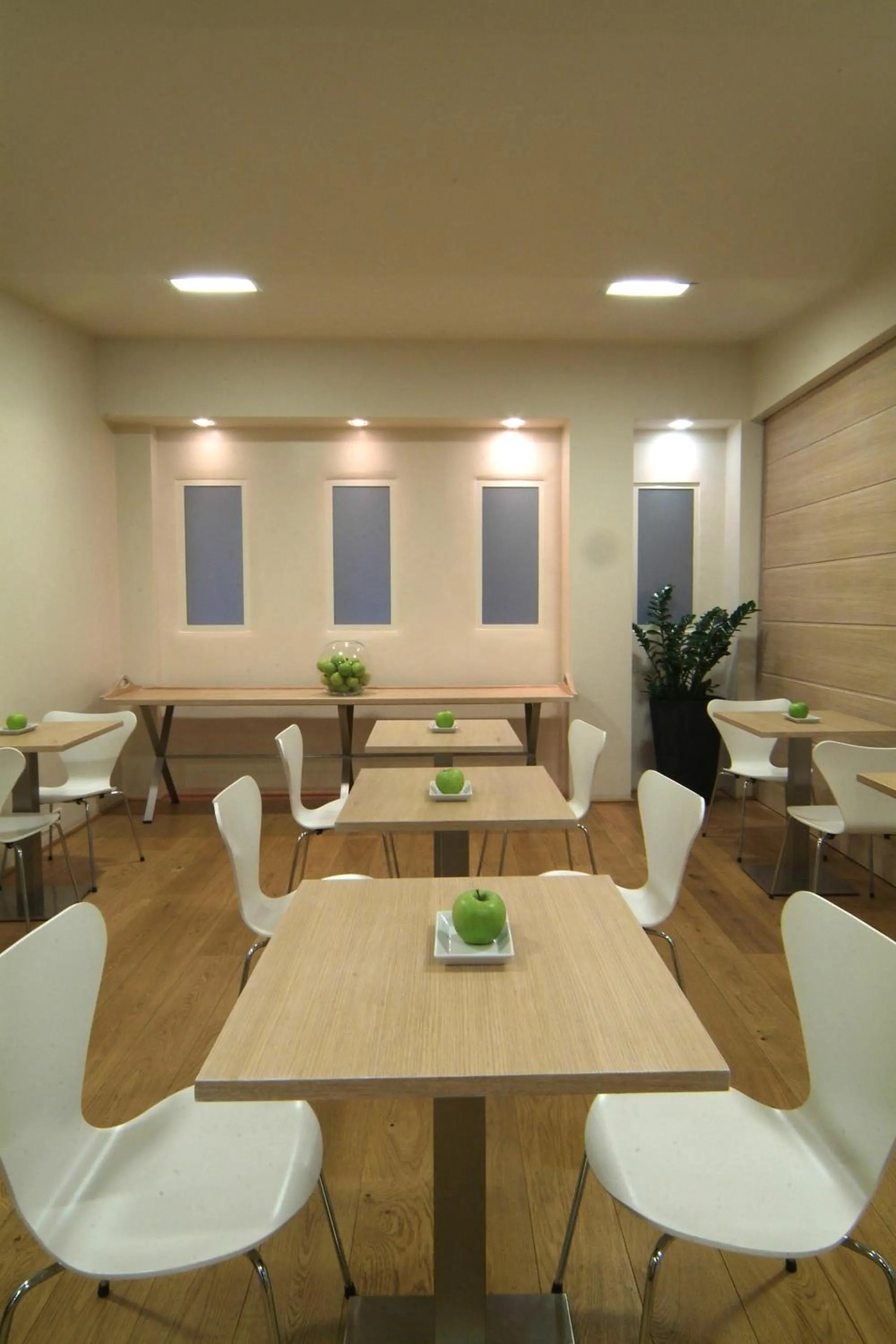 Restaurant/places to eat in Hotel Touring