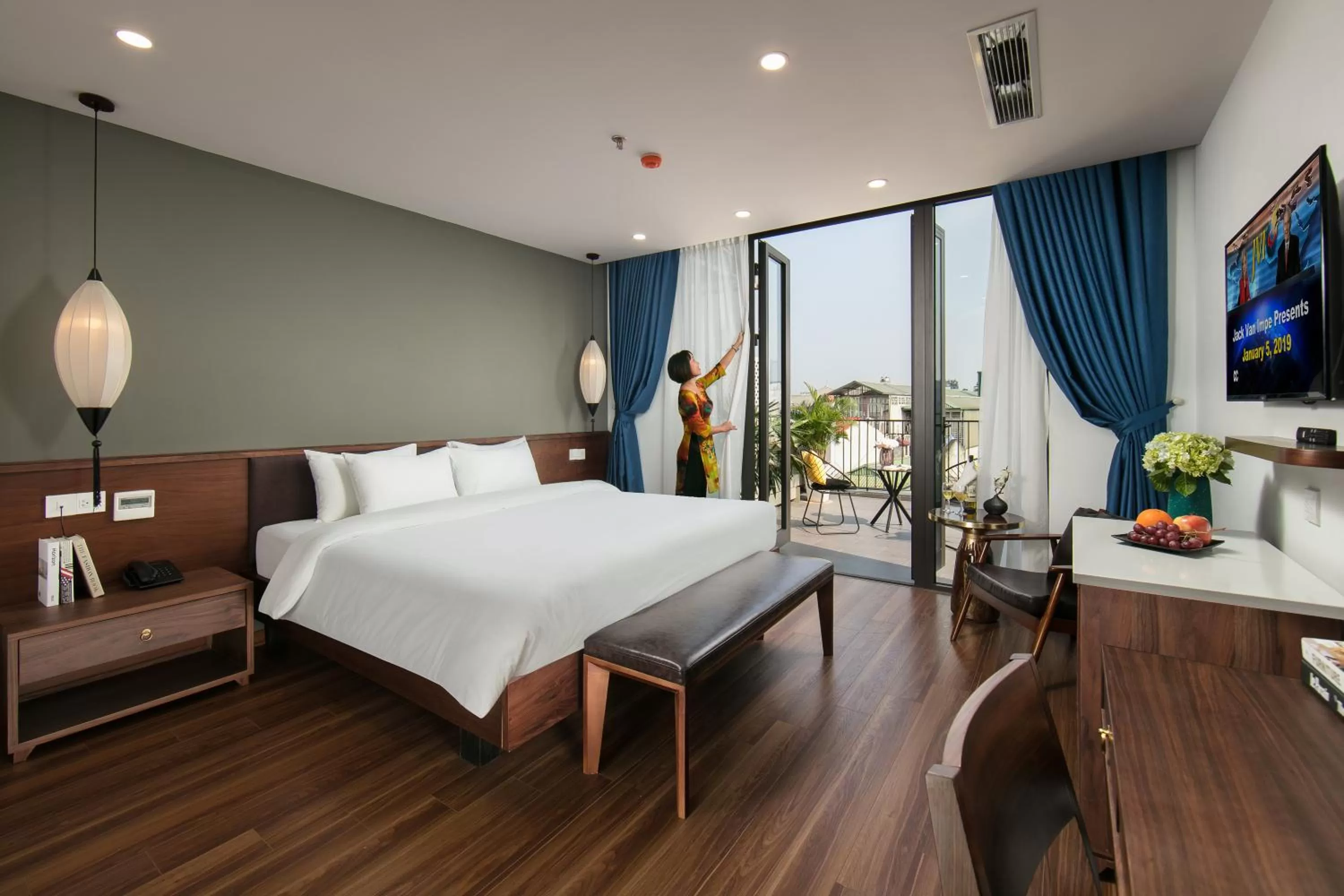 Photo of the whole room, Bed in Hanoi Exclusive Hotel