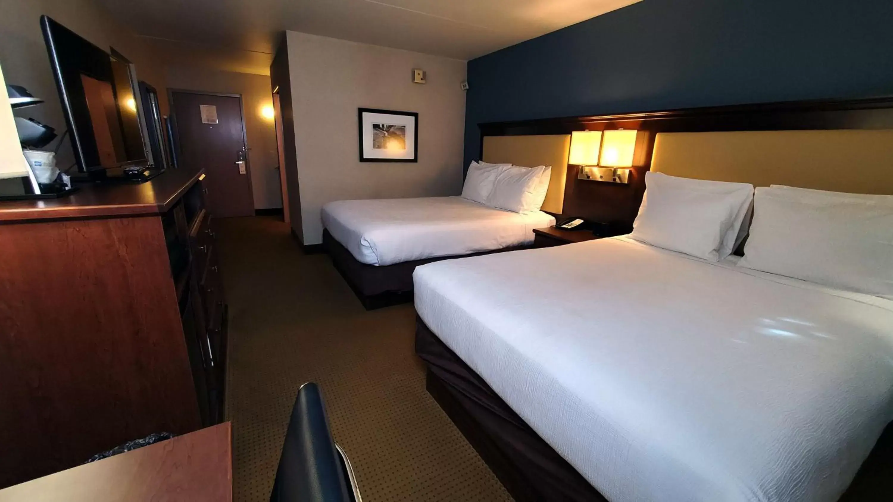 Photo of the whole room, Bed in Best Western Plus Coeur d'Alene Inn